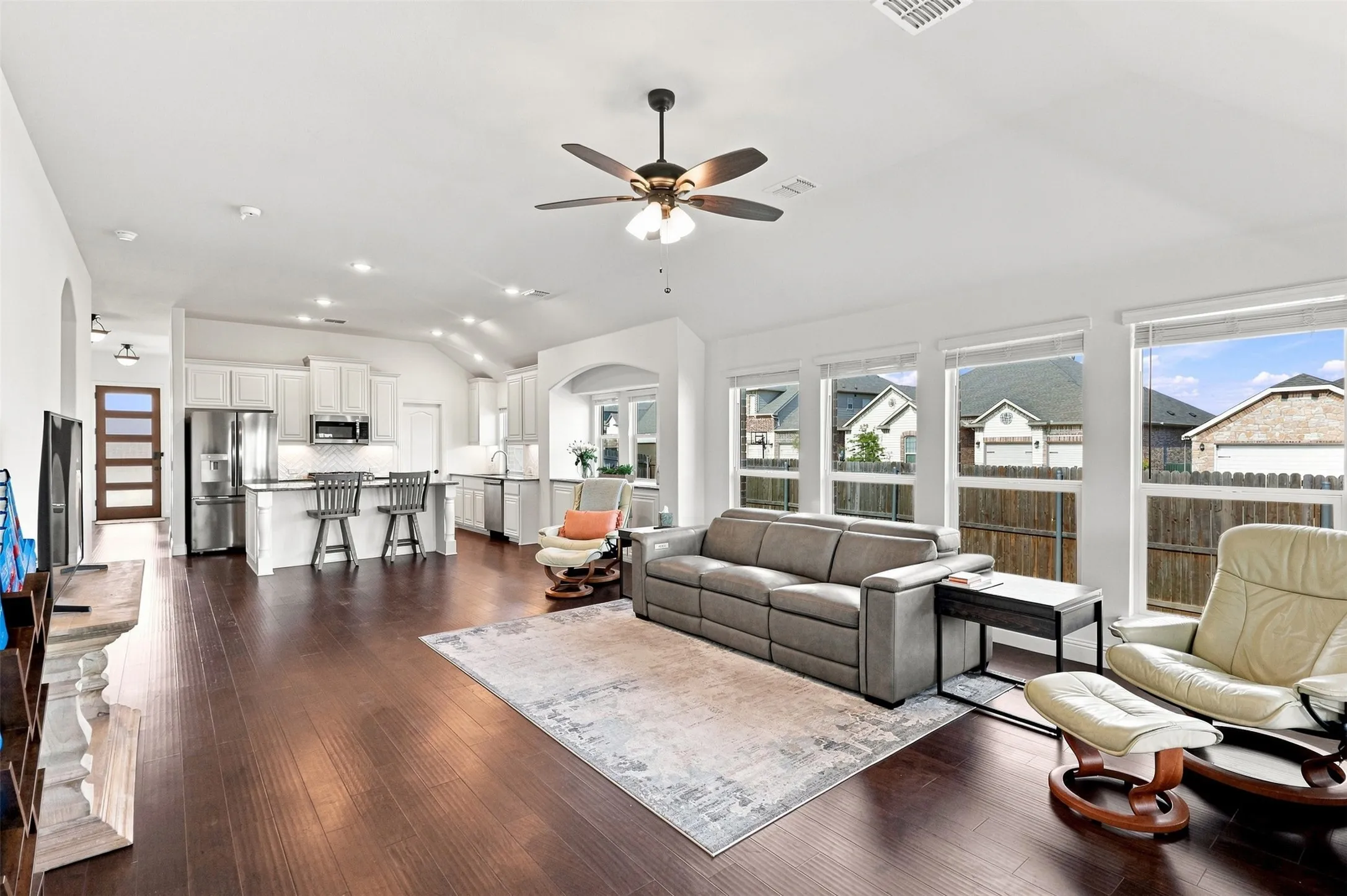 Single Family Residence For Sale in Denton County , 303 Pineview Lane, Ponder, Texas 76259, 4 Bedroom, 3 Bathroom, 2 Garage spaces, 2,456 Sqft, built in 2022, mls#21369243, Real Estate Agent in Ponder, Homes For Sale in Denton county, Homes For Sale in Ponder, Realtor in Ponder Texas, Real Estate Brokerage Independent Realty Texas, Luminita Cordes Realtor