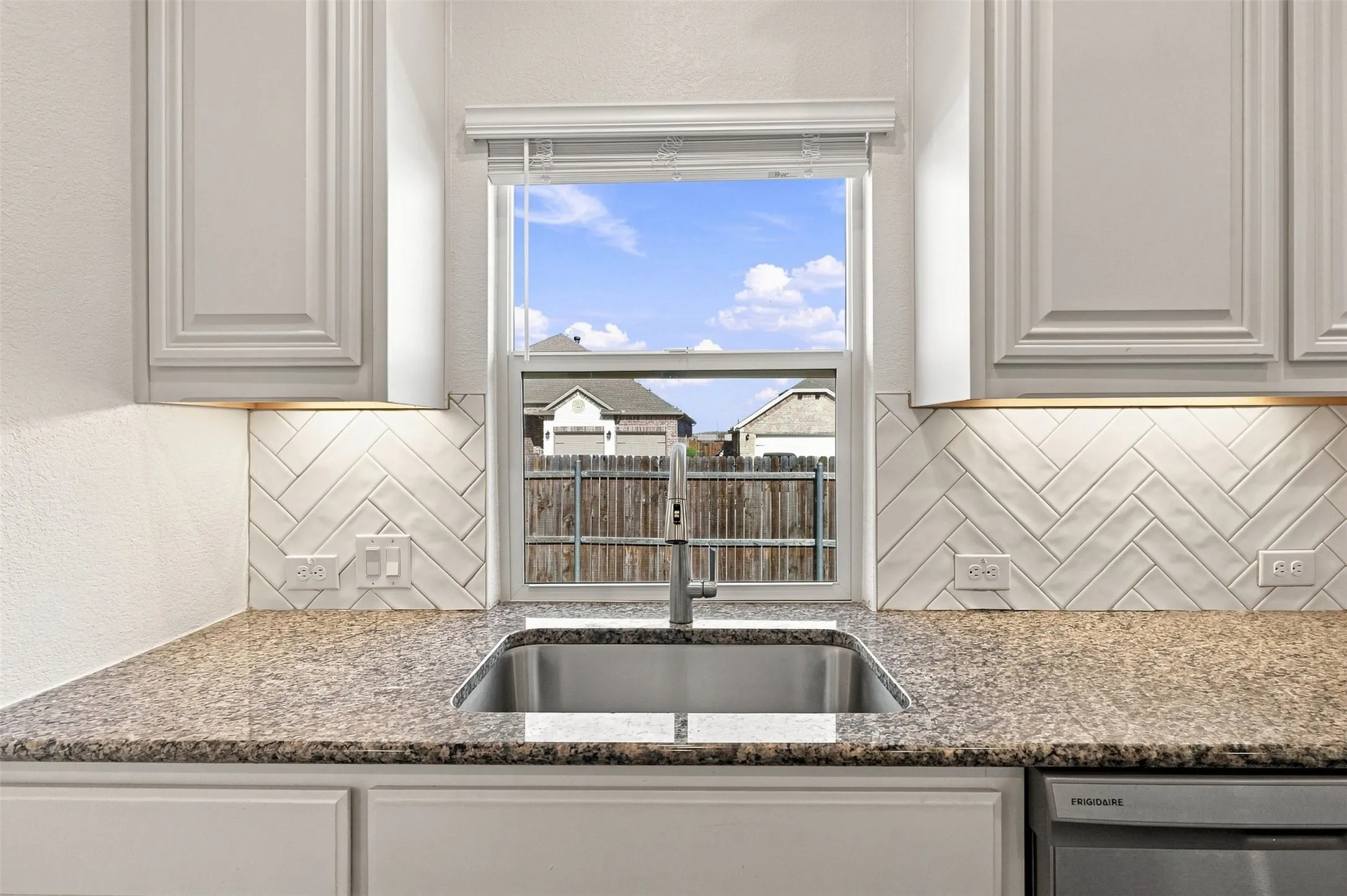 Single Family Residence For Sale in Denton County , 303 Pineview Lane, Ponder, Texas 76259, 4 Bedroom, 3 Bathroom, 2 Garage spaces, 2,456 Sqft, built in 2022, mls#21369243, Real Estate Agent in Ponder, Homes For Sale in Denton county, Homes For Sale in Ponder, Realtor in Ponder Texas, Real Estate Brokerage Independent Realty Texas, Luminita Cordes Realtor