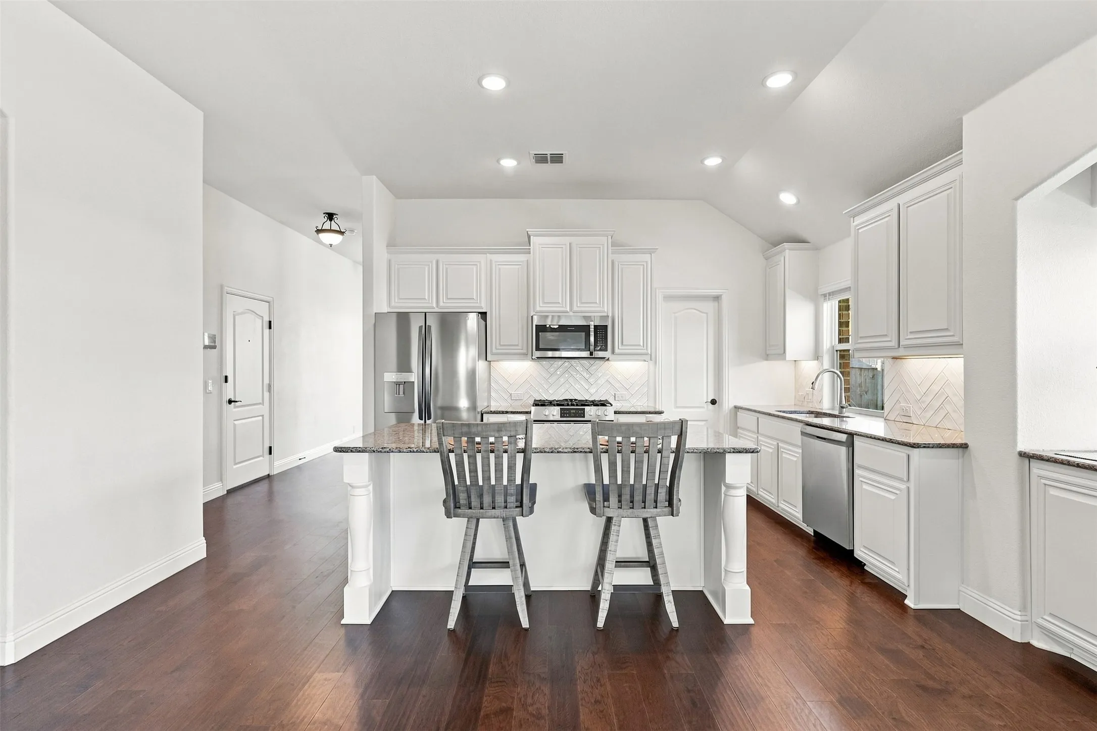 Single Family Residence For Sale in Denton County , 303 Pineview Lane, Ponder, Texas 76259, 4 Bedroom, 3 Bathroom, 2 Garage spaces, 2,456 Sqft, built in 2022, mls#21369243, Real Estate Agent in Ponder, Homes For Sale in Denton county, Homes For Sale in Ponder, Realtor in Ponder Texas, Real Estate Brokerage Independent Realty Texas, Luminita Cordes Realtor