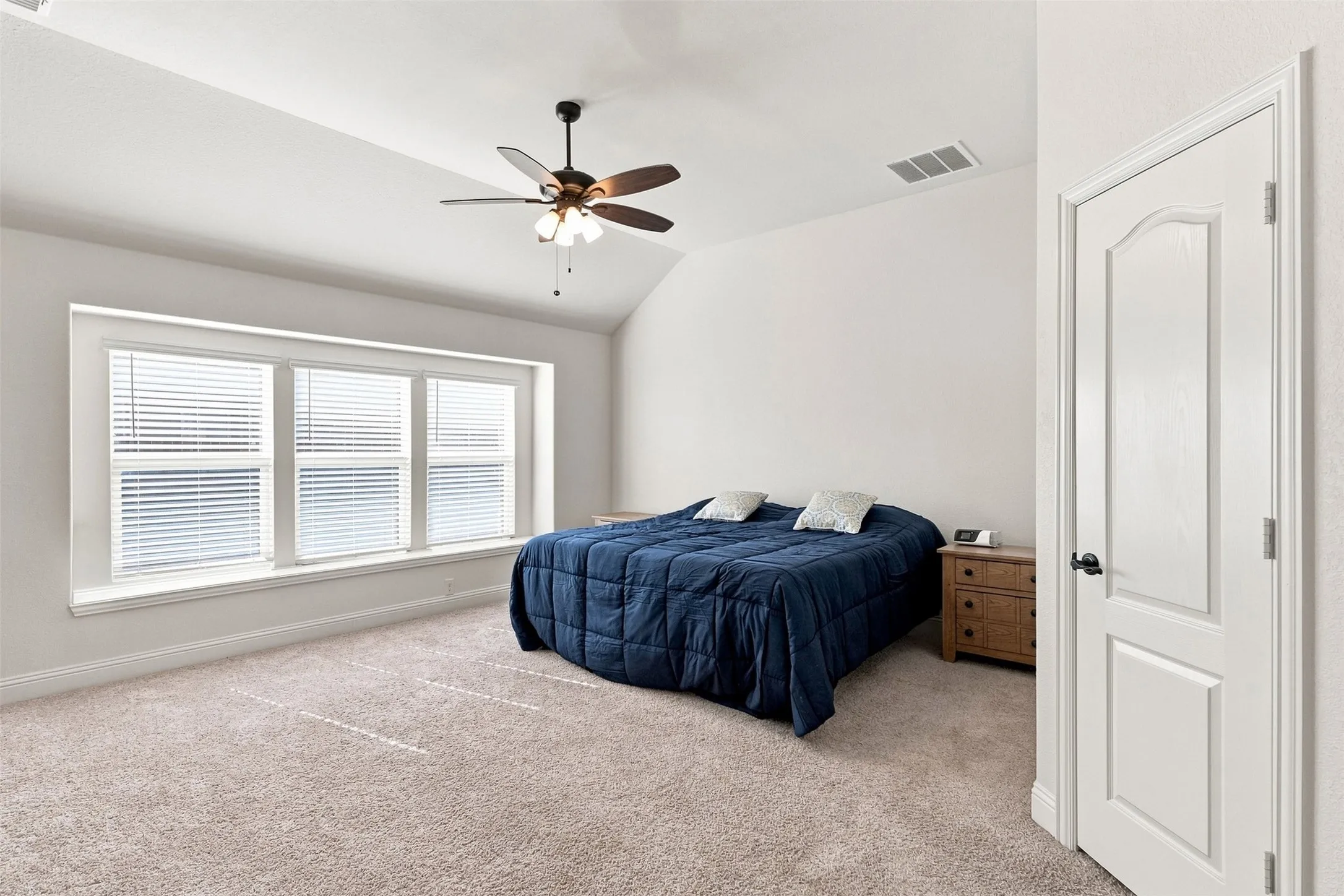 Single Family Residence For Sale in Denton County , 303 Pineview Lane, Ponder, Texas 76259, 4 Bedroom, 3 Bathroom, 2 Garage spaces, 2,456 Sqft, built in 2022, mls#21369243, Real Estate Agent in Ponder, Homes For Sale in Denton county, Homes For Sale in Ponder, Realtor in Ponder Texas, Real Estate Brokerage Independent Realty Texas, Luminita Cordes Realtor