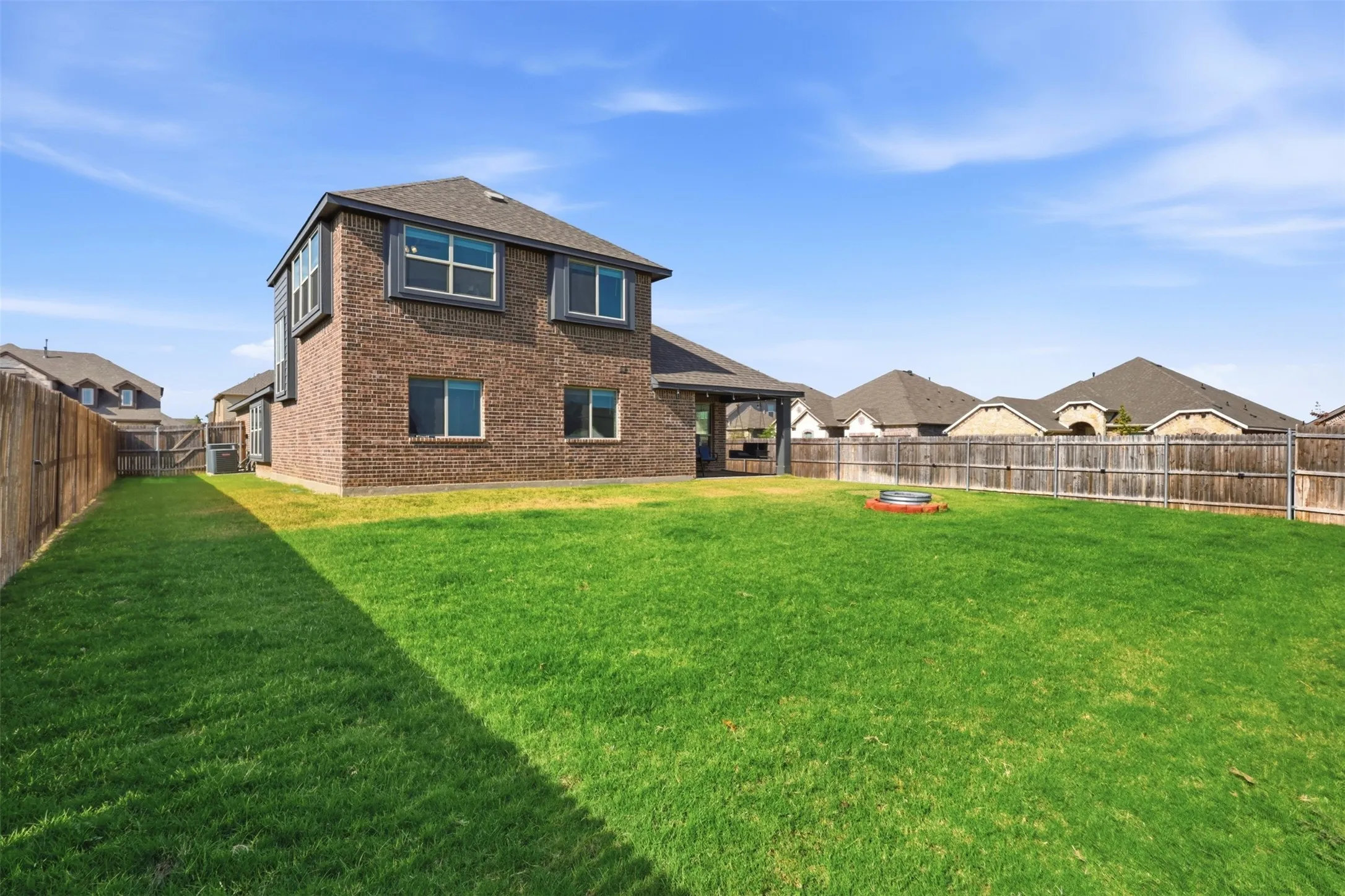 Single Family Residence For Sale in Denton County , 303 Pineview Lane, Ponder, Texas 76259, 4 Bedroom, 3 Bathroom, 2 Garage spaces, 2,456 Sqft, built in 2022, mls#21369243, Real Estate Agent in Ponder, Homes For Sale in Denton county, Homes For Sale in Ponder, Realtor in Ponder Texas, Real Estate Brokerage Independent Realty Texas, Luminita Cordes Realtor