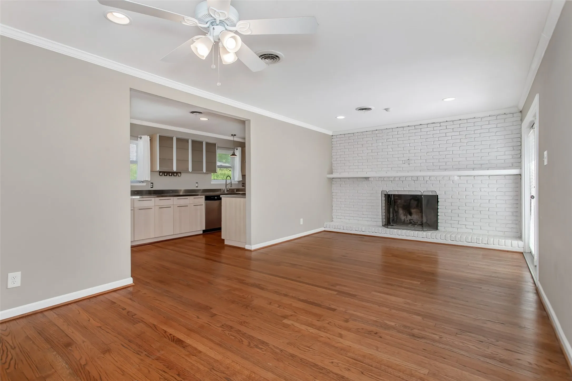 Single Family Residence For Sale in Dallas County , 2510 Pinebluff Drive, Dallas, Texas 75228, 3 Bedroom, 2 Bathroom, 2 Garage spaces, 2,037 Sqft, built in 1961, mls#21369495, Real Estate Agent in Dallas, Homes For Sale in Dallas county, Homes For Sale in Dallas, Realtor in Dallas Texas, Real Estate Brokerage Independent Realty Texas, Luminita Cordes Realtor
