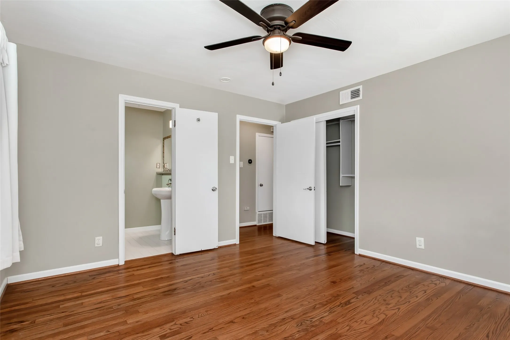 Single Family Residence For Sale in Dallas County , 2510 Pinebluff Drive, Dallas, Texas 75228, 3 Bedroom, 2 Bathroom, 2 Garage spaces, 2,037 Sqft, built in 1961, mls#21369495, Real Estate Agent in Dallas, Homes For Sale in Dallas county, Homes For Sale in Dallas, Realtor in Dallas Texas, Real Estate Brokerage Independent Realty Texas, Luminita Cordes Realtor