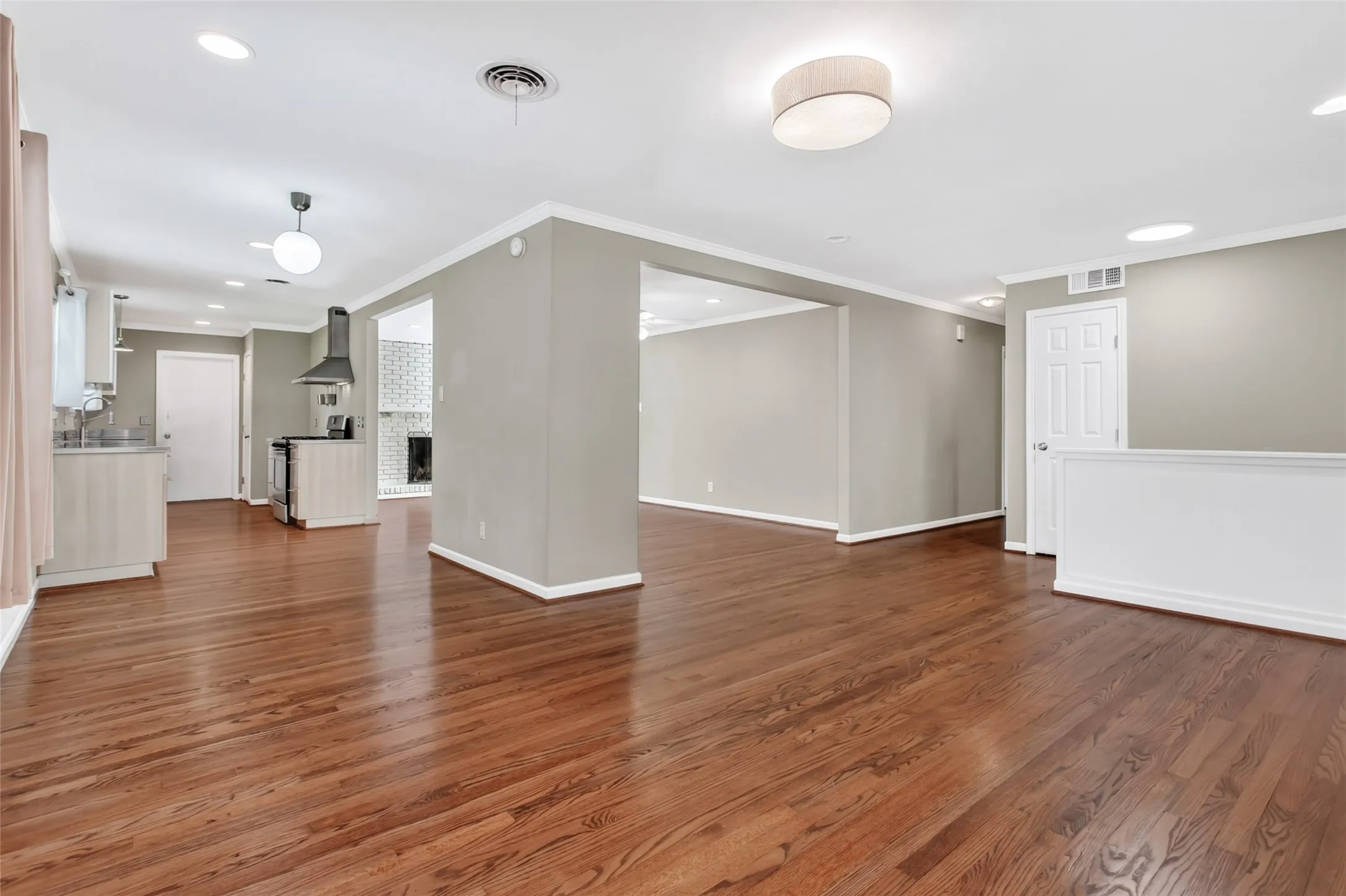 Single Family Residence For Sale in Dallas County , 2510 Pinebluff Drive, Dallas, Texas 75228, 3 Bedroom, 2 Bathroom, 2 Garage spaces, 2,037 Sqft, built in 1961, mls#21369495, Real Estate Agent in Dallas, Homes For Sale in Dallas county, Homes For Sale in Dallas, Realtor in Dallas Texas, Real Estate Brokerage Independent Realty Texas, Luminita Cordes Realtor