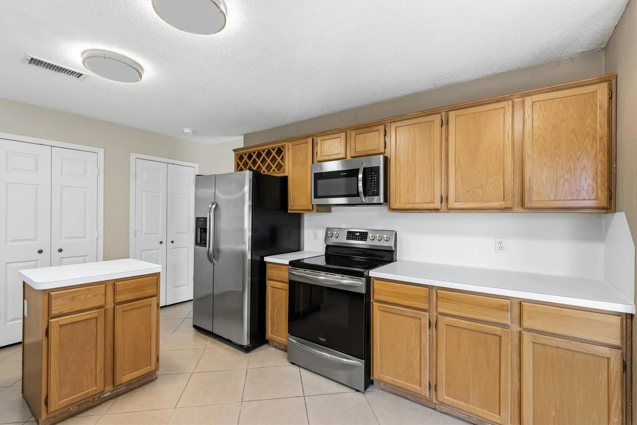Single Family Residence For Sale in Denton County , 1622 Glenmore Drive, Lewisville, Texas 75077, 3 Bedroom, 2 Bathroom, 2 Garage spaces, 1,714 Sqft, built in 1991, mls#21363855, Real Estate Agent in Lewisville, Homes For Sale in Denton county, Homes For Sale in Lewisville, Realtor in Lewisville Texas, Real Estate Brokerage Independent Realty Texas, Luminita Cordes Realtor