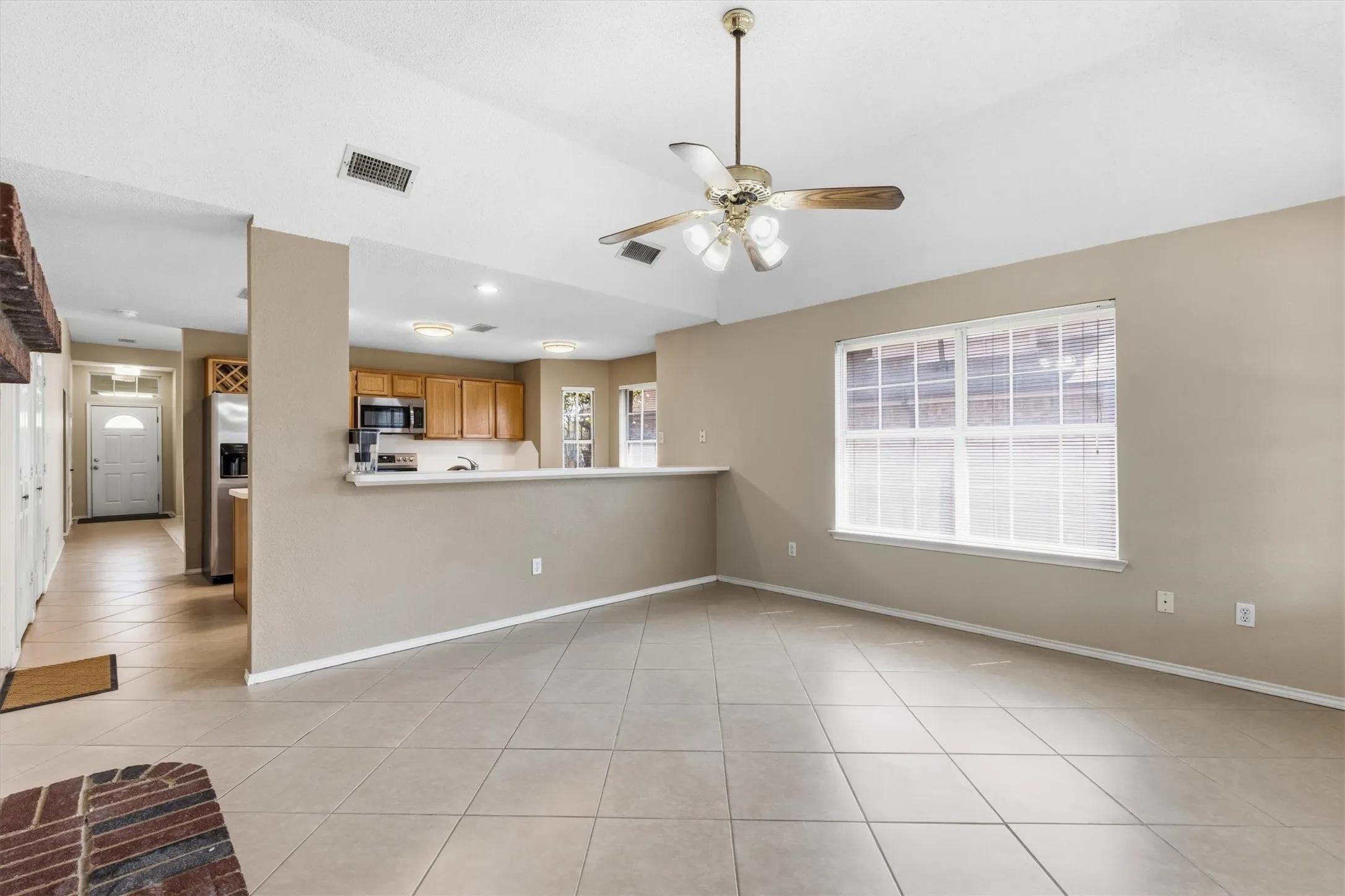 Single Family Residence For Sale in Denton County , 1622 Glenmore Drive, Lewisville, Texas 75077, 3 Bedroom, 2 Bathroom, 2 Garage spaces, 1,714 Sqft, built in 1991, mls#21363855, Real Estate Agent in Lewisville, Homes For Sale in Denton county, Homes For Sale in Lewisville, Realtor in Lewisville Texas, Real Estate Brokerage Independent Realty Texas, Luminita Cordes Realtor