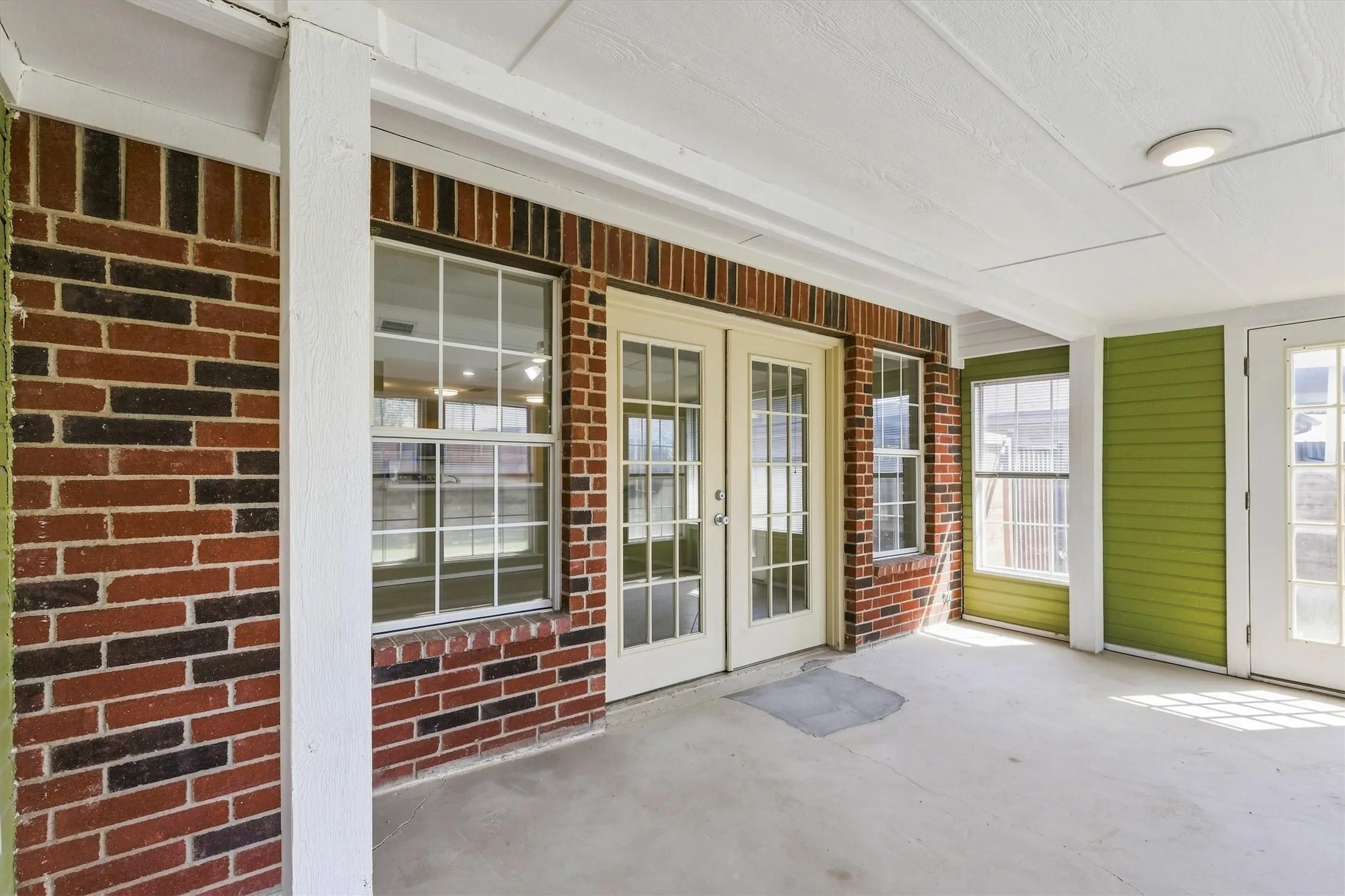Single Family Residence For Sale in Denton County , 1622 Glenmore Drive, Lewisville, Texas 75077, 3 Bedroom, 2 Bathroom, 2 Garage spaces, 1,714 Sqft, built in 1991, mls#21363855, Real Estate Agent in Lewisville, Homes For Sale in Denton county, Homes For Sale in Lewisville, Realtor in Lewisville Texas, Real Estate Brokerage Independent Realty Texas, Luminita Cordes Realtor