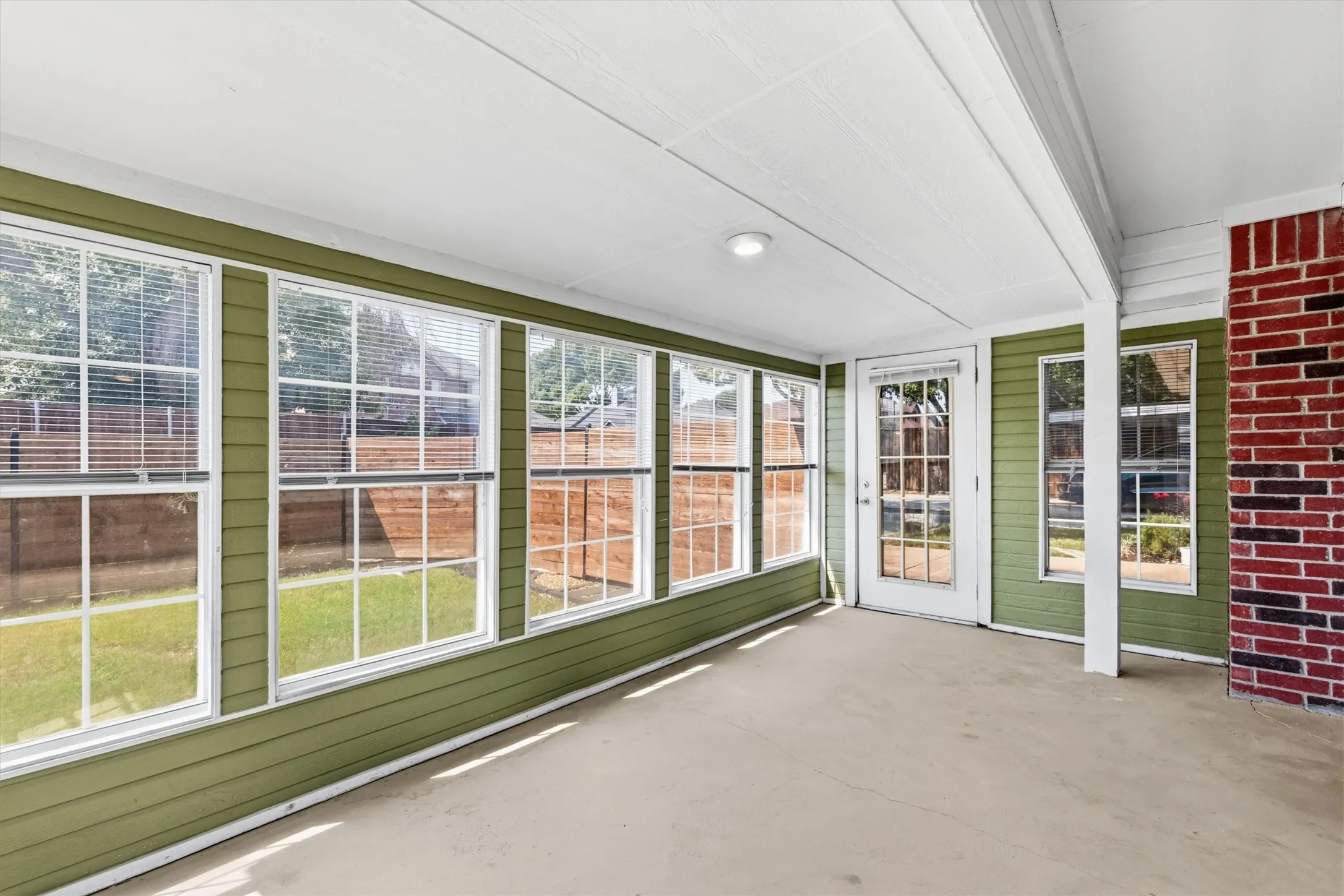 Single Family Residence For Sale in Denton County , 1622 Glenmore Drive, Lewisville, Texas 75077, 3 Bedroom, 2 Bathroom, 2 Garage spaces, 1,714 Sqft, built in 1991, mls#21363855, Real Estate Agent in Lewisville, Homes For Sale in Denton county, Homes For Sale in Lewisville, Realtor in Lewisville Texas, Real Estate Brokerage Independent Realty Texas, Luminita Cordes Realtor