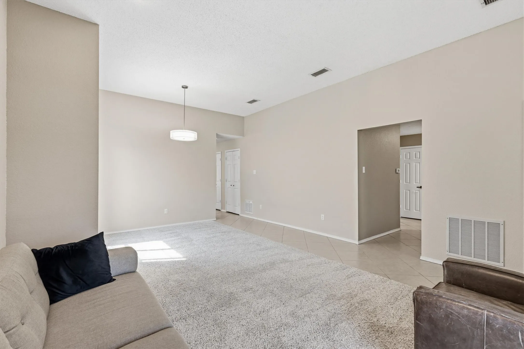 Single Family Residence For Sale in Denton County , 1622 Glenmore Drive, Lewisville, Texas 75077, 3 Bedroom, 2 Bathroom, 2 Garage spaces, 1,714 Sqft, built in 1991, mls#21363855, Real Estate Agent in Lewisville, Homes For Sale in Denton county, Homes For Sale in Lewisville, Realtor in Lewisville Texas, Real Estate Brokerage Independent Realty Texas, Luminita Cordes Realtor