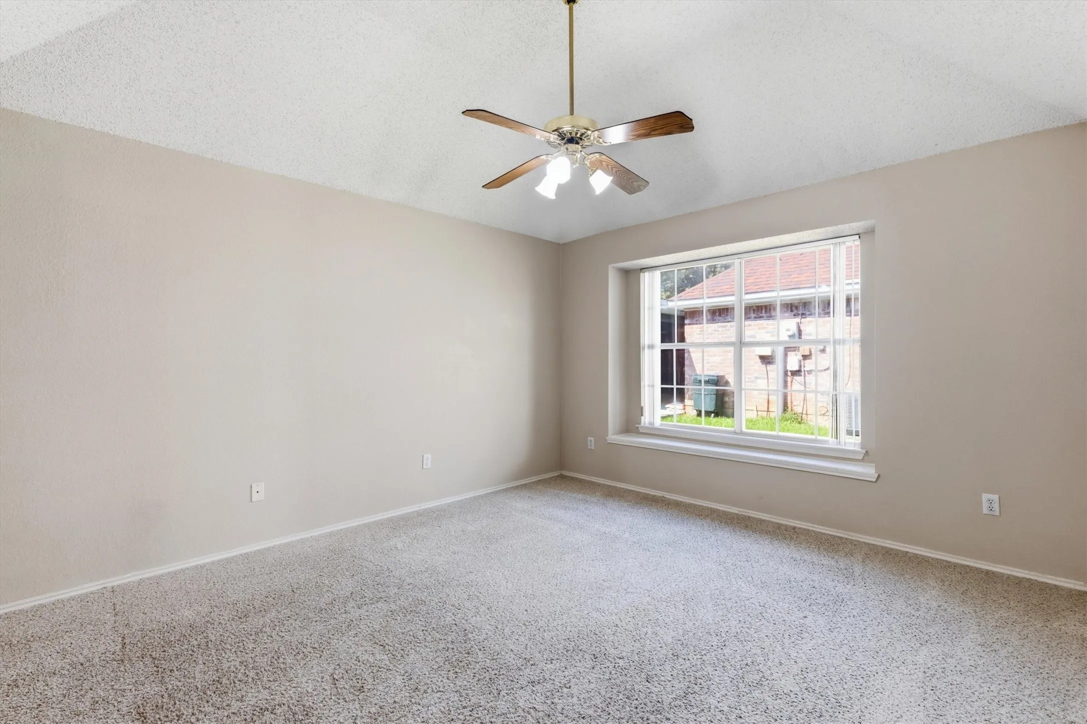 Single Family Residence For Sale in Denton County , 1622 Glenmore Drive, Lewisville, Texas 75077, 3 Bedroom, 2 Bathroom, 2 Garage spaces, 1,714 Sqft, built in 1991, mls#21363855, Real Estate Agent in Lewisville, Homes For Sale in Denton county, Homes For Sale in Lewisville, Realtor in Lewisville Texas, Real Estate Brokerage Independent Realty Texas, Luminita Cordes Realtor