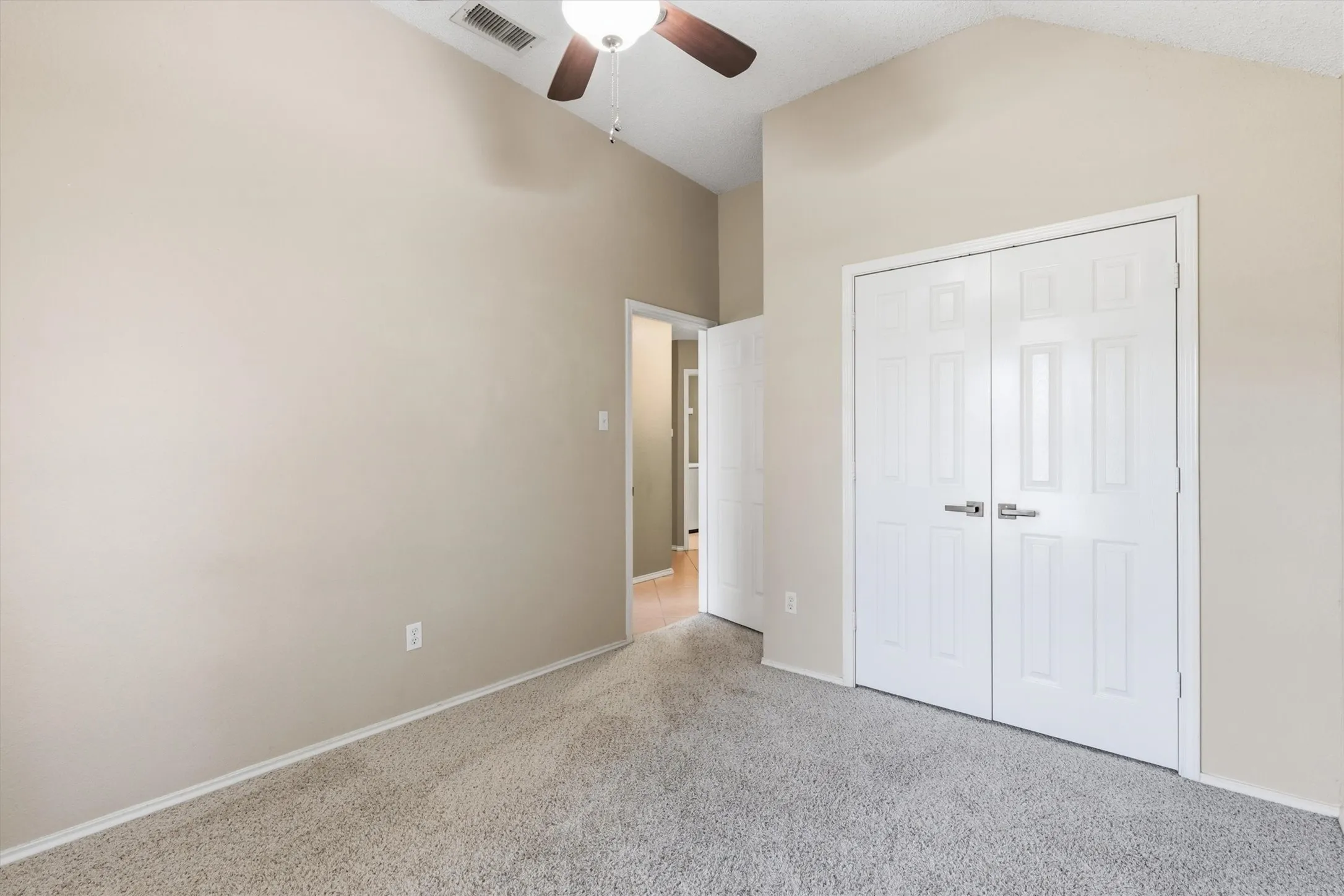 Single Family Residence For Sale in Denton County , 1622 Glenmore Drive, Lewisville, Texas 75077, 3 Bedroom, 2 Bathroom, 2 Garage spaces, 1,714 Sqft, built in 1991, mls#21363855, Real Estate Agent in Lewisville, Homes For Sale in Denton county, Homes For Sale in Lewisville, Realtor in Lewisville Texas, Real Estate Brokerage Independent Realty Texas, Luminita Cordes Realtor