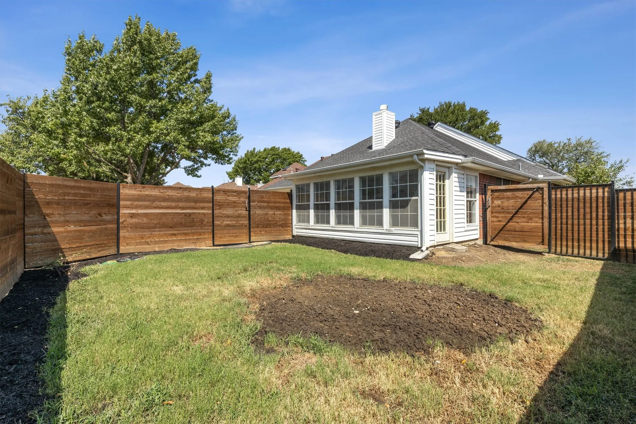 Single Family Residence For Sale in Denton County , 1622 Glenmore Drive, Lewisville, Texas 75077, 3 Bedroom, 2 Bathroom, 2 Garage spaces, 1,714 Sqft, built in 1991, mls#21363855, Real Estate Agent in Lewisville, Homes For Sale in Denton county, Homes For Sale in Lewisville, Realtor in Lewisville Texas, Real Estate Brokerage Independent Realty Texas, Luminita Cordes Realtor