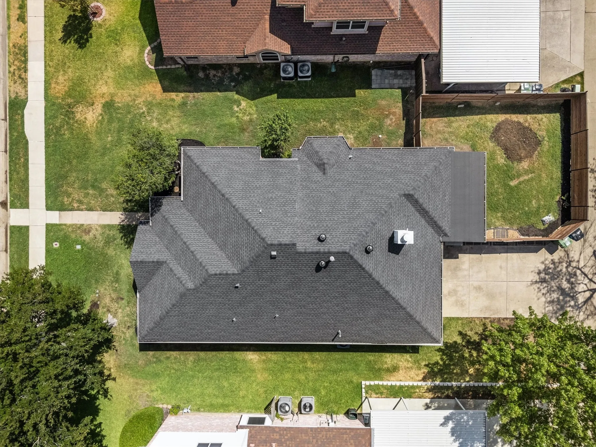 Single Family Residence For Sale in Denton County , 1622 Glenmore Drive, Lewisville, Texas 75077, 3 Bedroom, 2 Bathroom, 2 Garage spaces, 1,714 Sqft, built in 1991, mls#21363855, Real Estate Agent in Lewisville, Homes For Sale in Denton county, Homes For Sale in Lewisville, Realtor in Lewisville Texas, Real Estate Brokerage Independent Realty Texas, Luminita Cordes Realtor