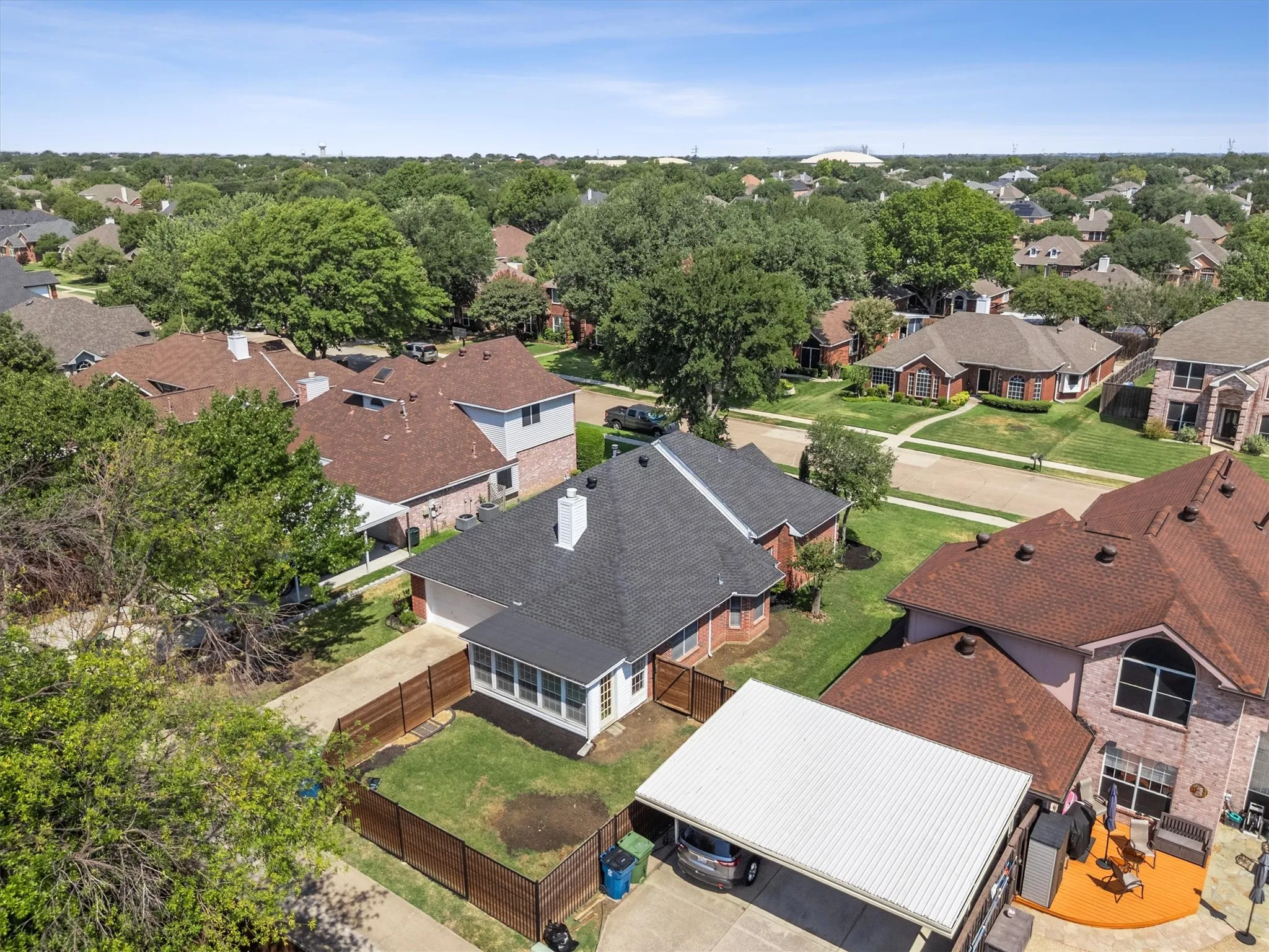 Single Family Residence For Sale in Denton County , 1622 Glenmore Drive, Lewisville, Texas 75077, 3 Bedroom, 2 Bathroom, 2 Garage spaces, 1,714 Sqft, built in 1991, mls#21363855, Real Estate Agent in Lewisville, Homes For Sale in Denton county, Homes For Sale in Lewisville, Realtor in Lewisville Texas, Real Estate Brokerage Independent Realty Texas, Luminita Cordes Realtor