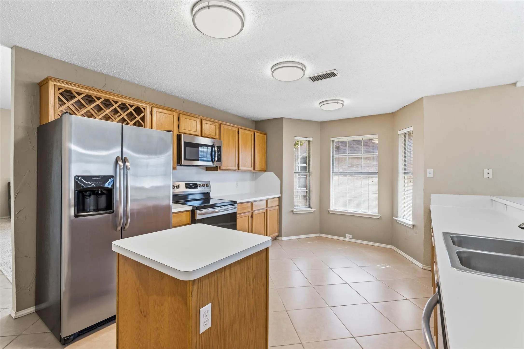 Single Family Residence For Sale in Denton County , 1622 Glenmore Drive, Lewisville, Texas 75077, 3 Bedroom, 2 Bathroom, 2 Garage spaces, 1,714 Sqft, built in 1991, mls#21363855, Real Estate Agent in Lewisville, Homes For Sale in Denton county, Homes For Sale in Lewisville, Realtor in Lewisville Texas, Real Estate Brokerage Independent Realty Texas, Luminita Cordes Realtor