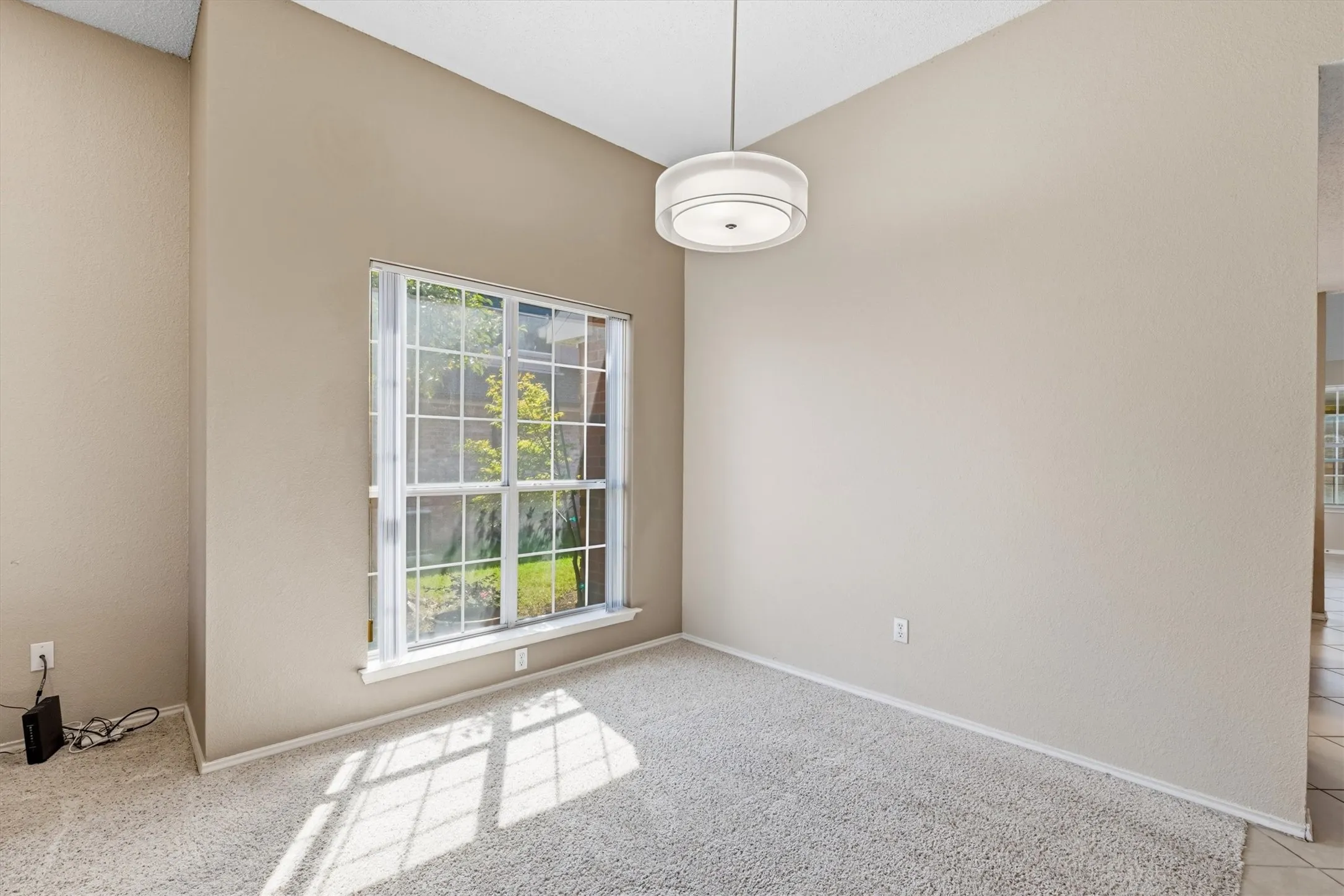 Single Family Residence For Sale in Denton County , 1622 Glenmore Drive, Lewisville, Texas 75077, 3 Bedroom, 2 Bathroom, 2 Garage spaces, 1,714 Sqft, built in 1991, mls#21363855, Real Estate Agent in Lewisville, Homes For Sale in Denton county, Homes For Sale in Lewisville, Realtor in Lewisville Texas, Real Estate Brokerage Independent Realty Texas, Luminita Cordes Realtor