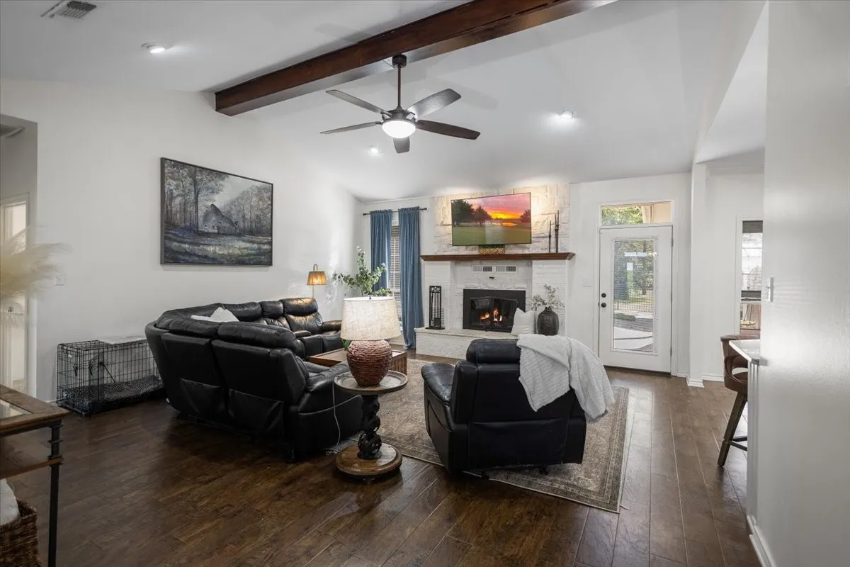 Single Family Residence For Sale in Smith County , 22205 N US HIGHWAY 69, Mineola, Texas 75773, 4 Bedroom, 3 Bathroom, 2 Garage spaces, 2,227 Sqft, built in 2001, mls#21329236, Real Estate Agent in Mineola, Homes For Sale in Smith county, Homes For Sale in Mineola, Realtor in Mineola Texas, Real Estate Brokerage Independent Realty Texas, Luminita Cordes Realtor