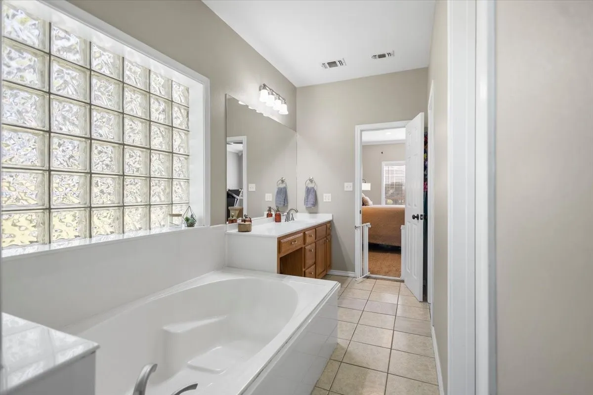 Single Family Residence For Sale in Smith County , 22205 N US HIGHWAY 69, Mineola, Texas 75773, 4 Bedroom, 3 Bathroom, 2 Garage spaces, 2,227 Sqft, built in 2001, mls#21329236, Real Estate Agent in Mineola, Homes For Sale in Smith county, Homes For Sale in Mineola, Realtor in Mineola Texas, Real Estate Brokerage Independent Realty Texas, Luminita Cordes Realtor