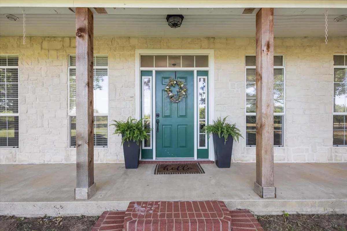 Single Family Residence For Sale in Smith County , 22205 N US HIGHWAY 69, Mineola, Texas 75773, 4 Bedroom, 3 Bathroom, 2 Garage spaces, 2,227 Sqft, built in 2001, mls#21329236, Real Estate Agent in Mineola, Homes For Sale in Smith county, Homes For Sale in Mineola, Realtor in Mineola Texas, Real Estate Brokerage Independent Realty Texas, Luminita Cordes Realtor
