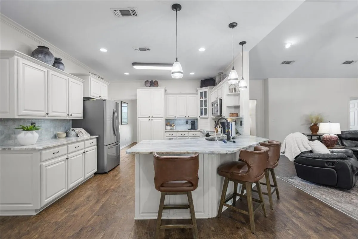 Single Family Residence For Sale in Smith County , 22205 N US HIGHWAY 69, Mineola, Texas 75773, 4 Bedroom, 3 Bathroom, 2 Garage spaces, 2,227 Sqft, built in 2001, mls#21329236, Real Estate Agent in Mineola, Homes For Sale in Smith county, Homes For Sale in Mineola, Realtor in Mineola Texas, Real Estate Brokerage Independent Realty Texas, Luminita Cordes Realtor