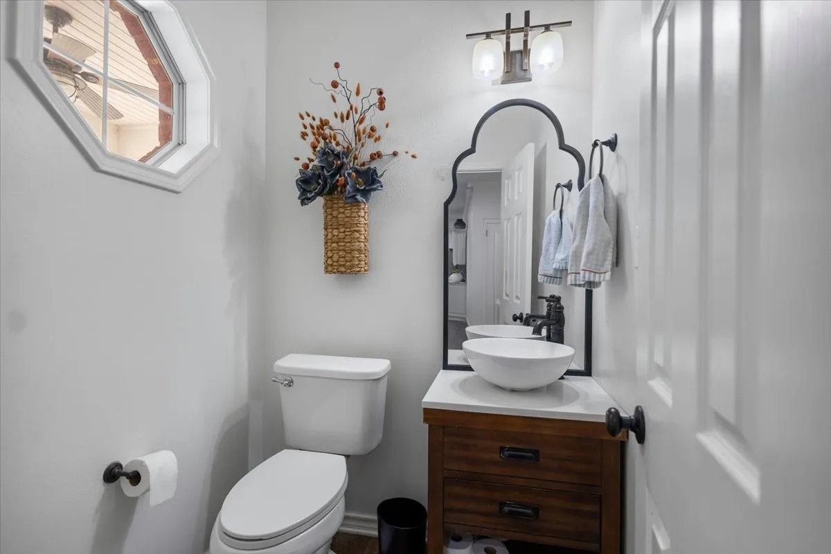 Single Family Residence For Sale in Smith County , 22205 N US HIGHWAY 69, Mineola, Texas 75773, 4 Bedroom, 3 Bathroom, 2 Garage spaces, 2,227 Sqft, built in 2001, mls#21329236, Real Estate Agent in Mineola, Homes For Sale in Smith county, Homes For Sale in Mineola, Realtor in Mineola Texas, Real Estate Brokerage Independent Realty Texas, Luminita Cordes Realtor