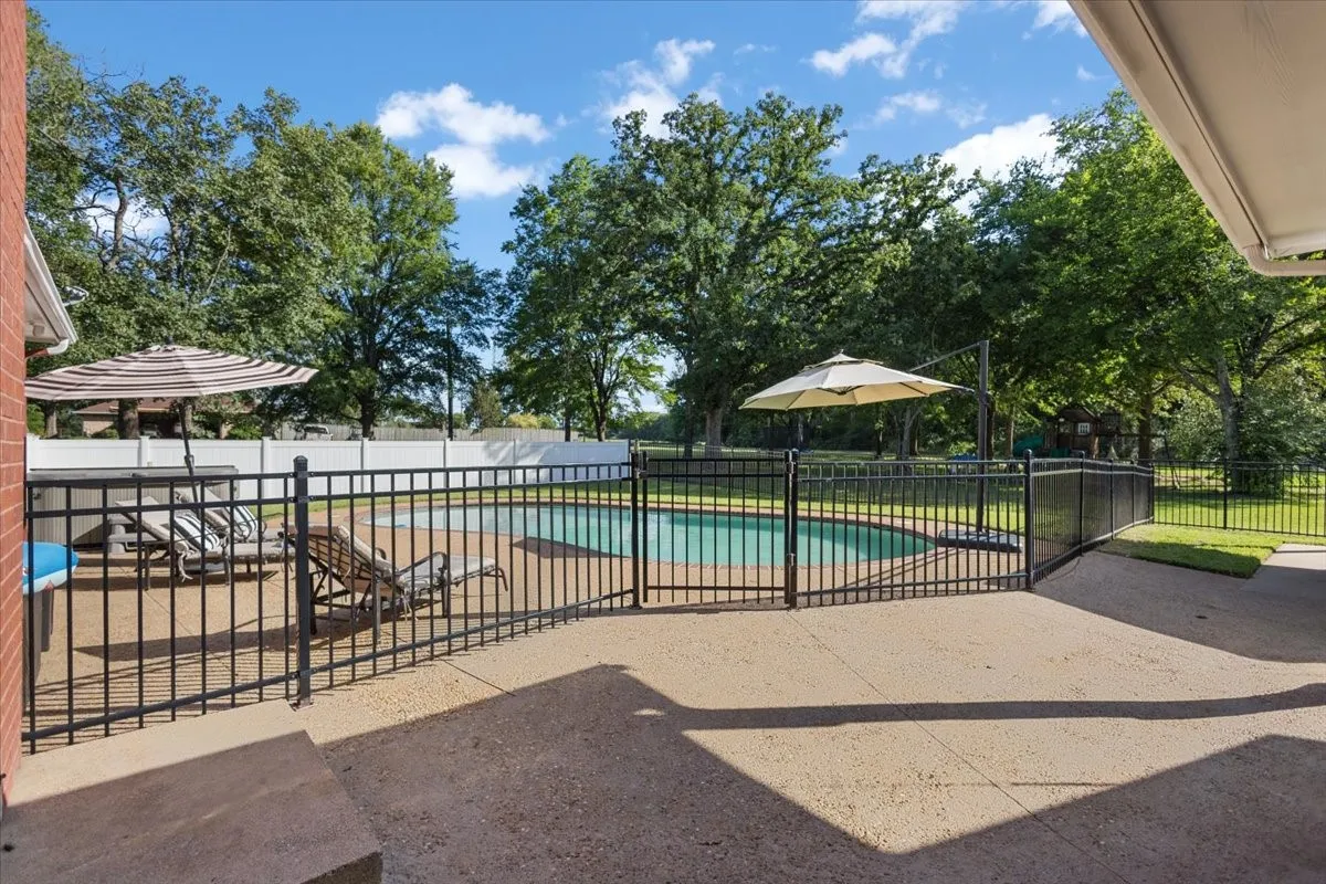 Single Family Residence For Sale in Smith County , 22205 N US HIGHWAY 69, Mineola, Texas 75773, 4 Bedroom, 3 Bathroom, 2 Garage spaces, 2,227 Sqft, built in 2001, mls#21329236, Real Estate Agent in Mineola, Homes For Sale in Smith county, Homes For Sale in Mineola, Realtor in Mineola Texas, Real Estate Brokerage Independent Realty Texas, Luminita Cordes Realtor