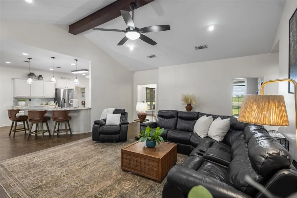 Single Family Residence For Sale in Smith County , 22205 N US HIGHWAY 69, Mineola, Texas 75773, 4 Bedroom, 3 Bathroom, 2 Garage spaces, 2,227 Sqft, built in 2001, mls#21329236, Real Estate Agent in Mineola, Homes For Sale in Smith county, Homes For Sale in Mineola, Realtor in Mineola Texas, Real Estate Brokerage Independent Realty Texas, Luminita Cordes Realtor