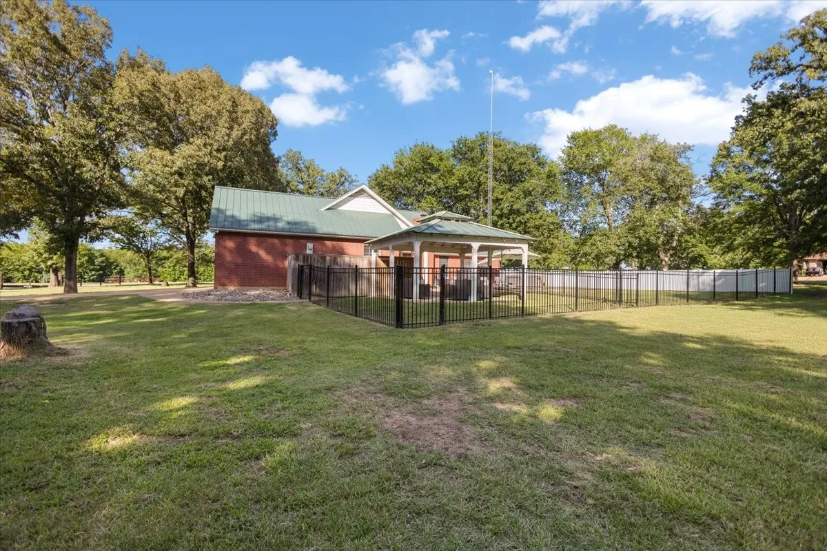 Single Family Residence For Sale in Smith County , 22205 N US HIGHWAY 69, Mineola, Texas 75773, 4 Bedroom, 3 Bathroom, 2 Garage spaces, 2,227 Sqft, built in 2001, mls#21329236, Real Estate Agent in Mineola, Homes For Sale in Smith county, Homes For Sale in Mineola, Realtor in Mineola Texas, Real Estate Brokerage Independent Realty Texas, Luminita Cordes Realtor