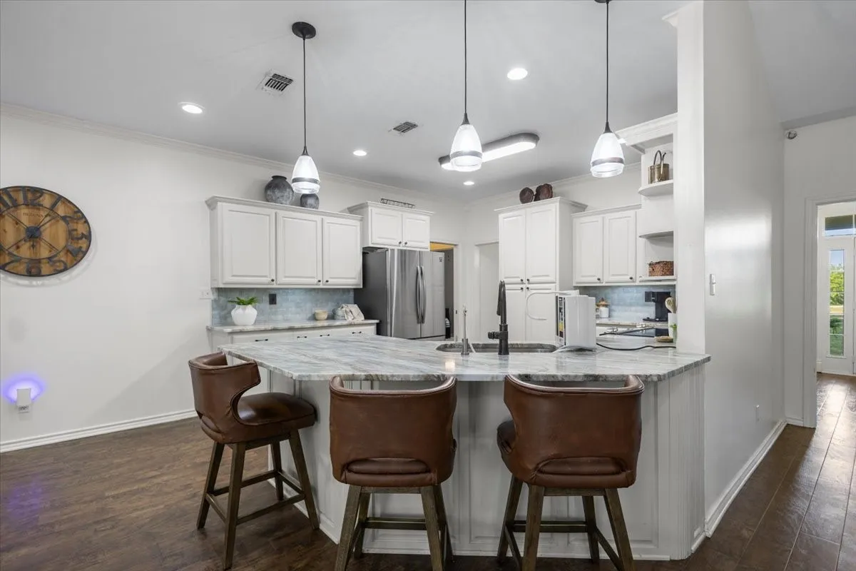 Single Family Residence For Sale in Smith County , 22205 N US HIGHWAY 69, Mineola, Texas 75773, 4 Bedroom, 3 Bathroom, 2 Garage spaces, 2,227 Sqft, built in 2001, mls#21329236, Real Estate Agent in Mineola, Homes For Sale in Smith county, Homes For Sale in Mineola, Realtor in Mineola Texas, Real Estate Brokerage Independent Realty Texas, Luminita Cordes Realtor