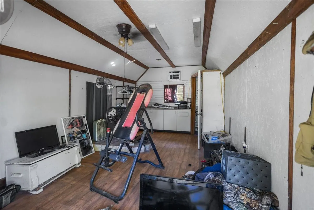 Single Family Residence For Sale in Smith County , 22205 N US HIGHWAY 69, Mineola, Texas 75773, 4 Bedroom, 3 Bathroom, 2 Garage spaces, 2,227 Sqft, built in 2001, mls#21329236, Real Estate Agent in Mineola, Homes For Sale in Smith county, Homes For Sale in Mineola, Realtor in Mineola Texas, Real Estate Brokerage Independent Realty Texas, Luminita Cordes Realtor