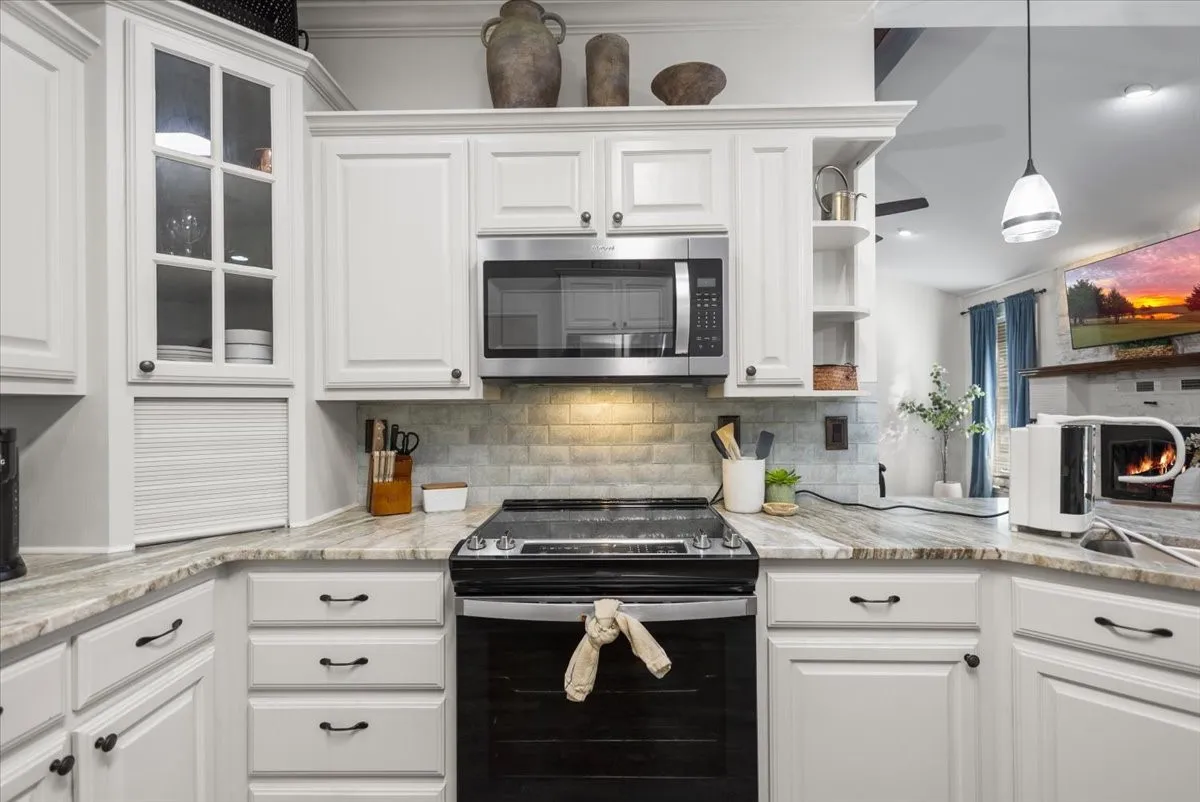 Single Family Residence For Sale in Smith County , 22205 N US HIGHWAY 69, Mineola, Texas 75773, 4 Bedroom, 3 Bathroom, 2 Garage spaces, 2,227 Sqft, built in 2001, mls#21329236, Real Estate Agent in Mineola, Homes For Sale in Smith county, Homes For Sale in Mineola, Realtor in Mineola Texas, Real Estate Brokerage Independent Realty Texas, Luminita Cordes Realtor