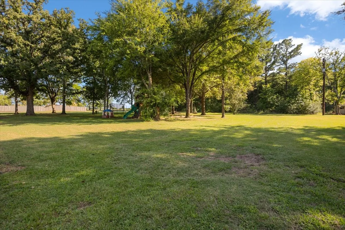 Single Family Residence For Sale in Smith County , 22205 N US HIGHWAY 69, Mineola, Texas 75773, 4 Bedroom, 3 Bathroom, 2 Garage spaces, 2,227 Sqft, built in 2001, mls#21329236, Real Estate Agent in Mineola, Homes For Sale in Smith county, Homes For Sale in Mineola, Realtor in Mineola Texas, Real Estate Brokerage Independent Realty Texas, Luminita Cordes Realtor
