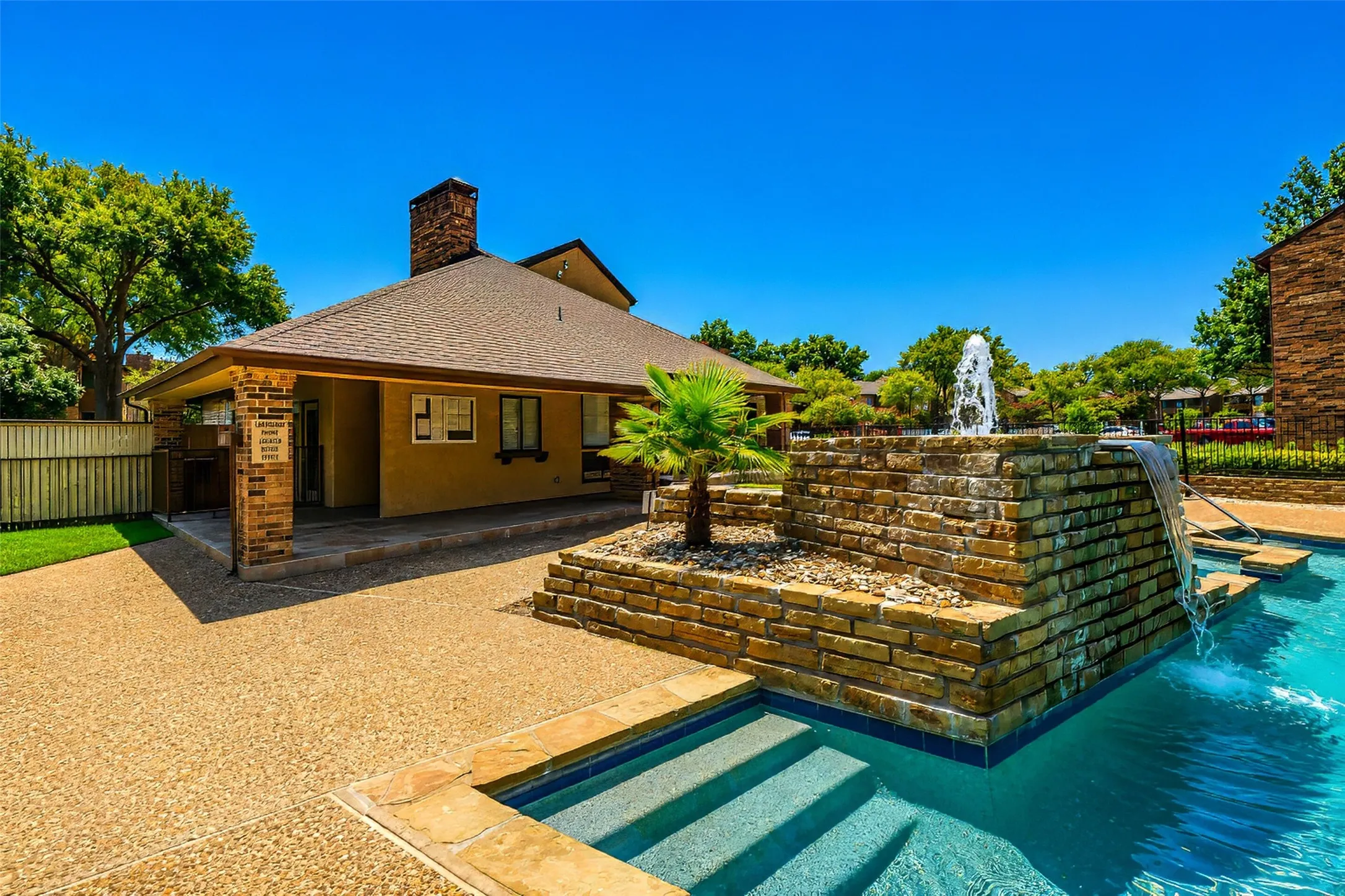Condominium For Sale in Tarrant County , 2107 Horizon Trail 3921, Arlington, Texas 76011, 2 Bedroom, 1 Bathroom, Garage spaces, 963 Sqft, built in 1982, mls#21369358, Real Estate Agent in Arlington, Homes For Sale in Tarrant county, Homes For Sale in Arlington, Realtor in Arlington Texas, Real Estate Brokerage Independent Realty Texas, Luminita Cordes Realtor