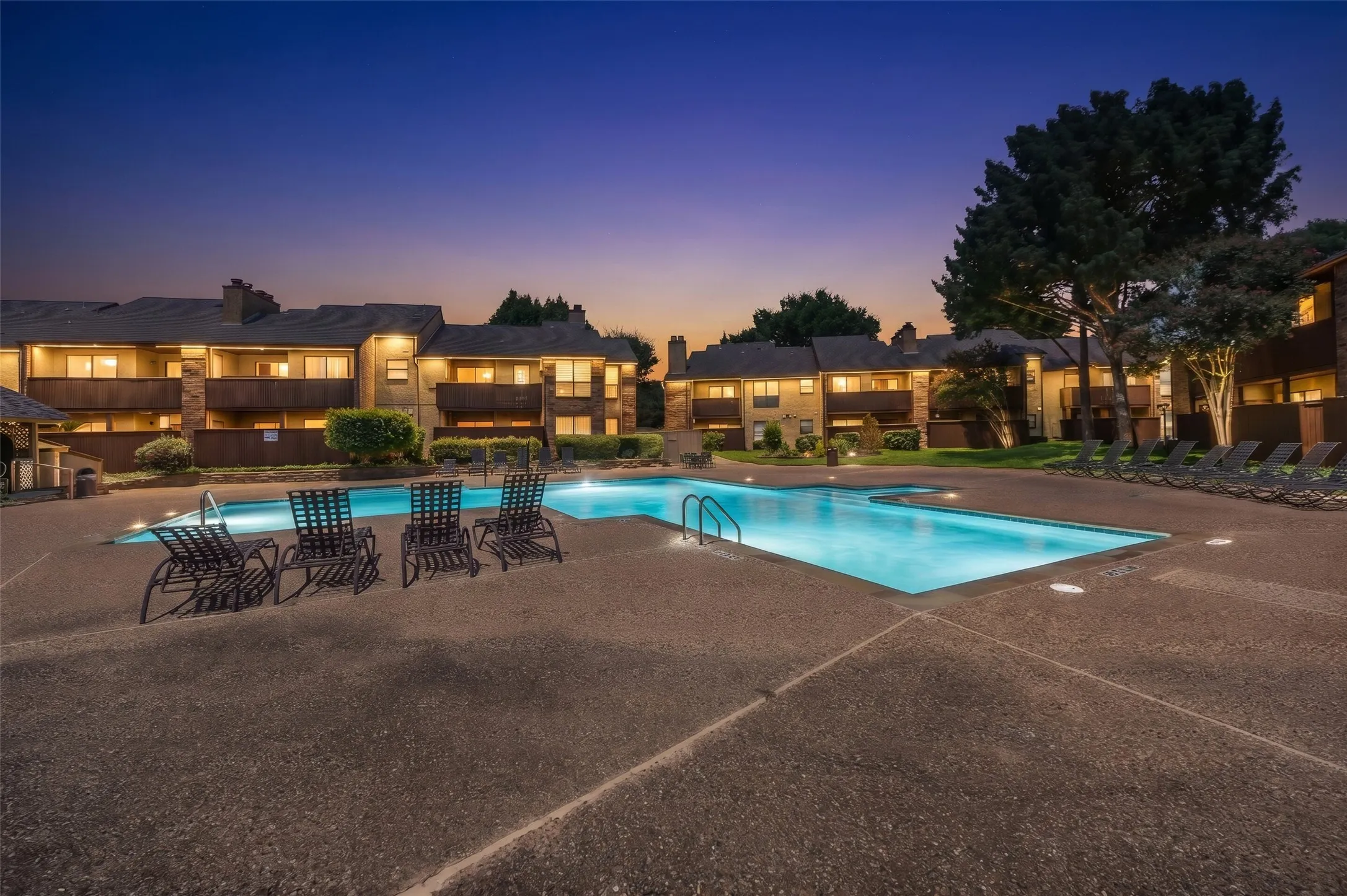 Condominium For Sale in Tarrant County , 2107 Horizon Trail 3921, Arlington, Texas 76011, 2 Bedroom, 1 Bathroom, Garage spaces, 963 Sqft, built in 1982, mls#21369358, Real Estate Agent in Arlington, Homes For Sale in Tarrant county, Homes For Sale in Arlington, Realtor in Arlington Texas, Real Estate Brokerage Independent Realty Texas, Luminita Cordes Realtor