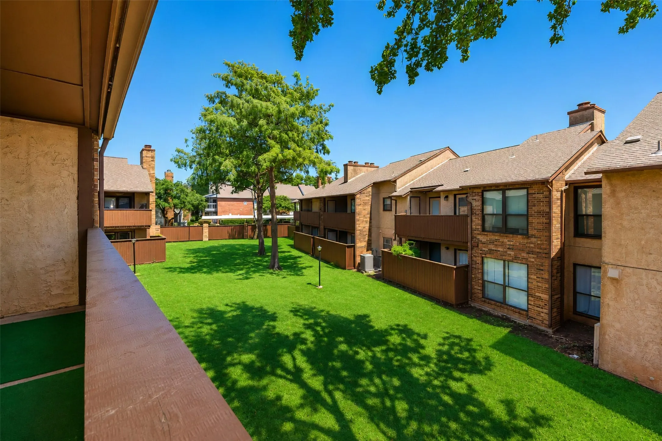 Condominium For Sale in Tarrant County , 2107 Horizon Trail 3921, Arlington, Texas 76011, 2 Bedroom, 1 Bathroom, Garage spaces, 963 Sqft, built in 1982, mls#21369358, Real Estate Agent in Arlington, Homes For Sale in Tarrant county, Homes For Sale in Arlington, Realtor in Arlington Texas, Real Estate Brokerage Independent Realty Texas, Luminita Cordes Realtor