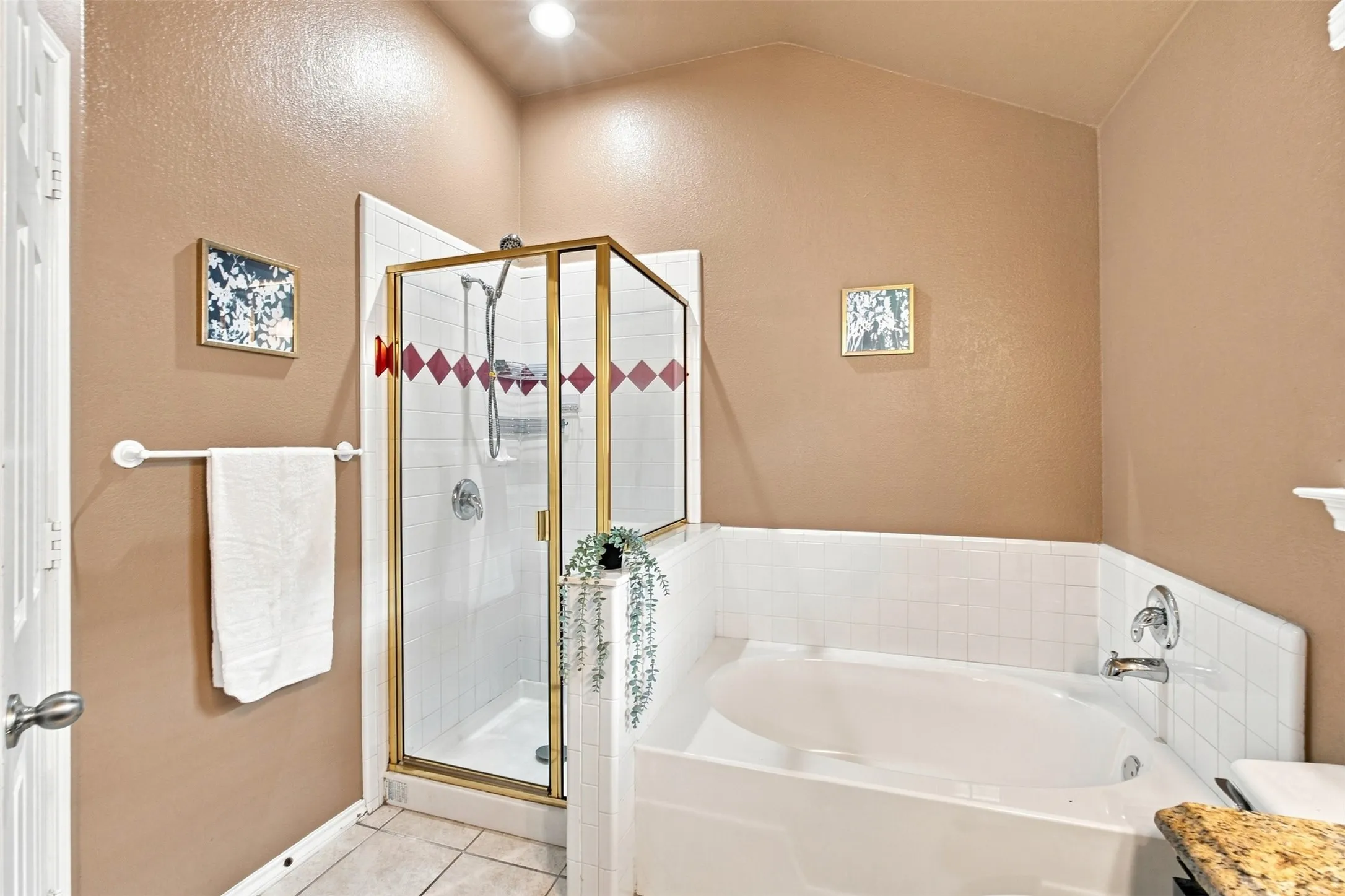 Single Family Residence For Sale in Tarrant County , 4812 Stetson Drive S, Fort Worth, Texas 76244, 3 Bedroom, 2 Bathroom, 2 Garage spaces, 1,532 Sqft, built in 2001, mls#21363089, Real Estate Agent in Fort Worth, Homes For Sale in Tarrant county, Homes For Sale in Fort Worth, Realtor in Fort Worth Texas, Real Estate Brokerage Independent Realty Texas, Luminita Cordes Realtor