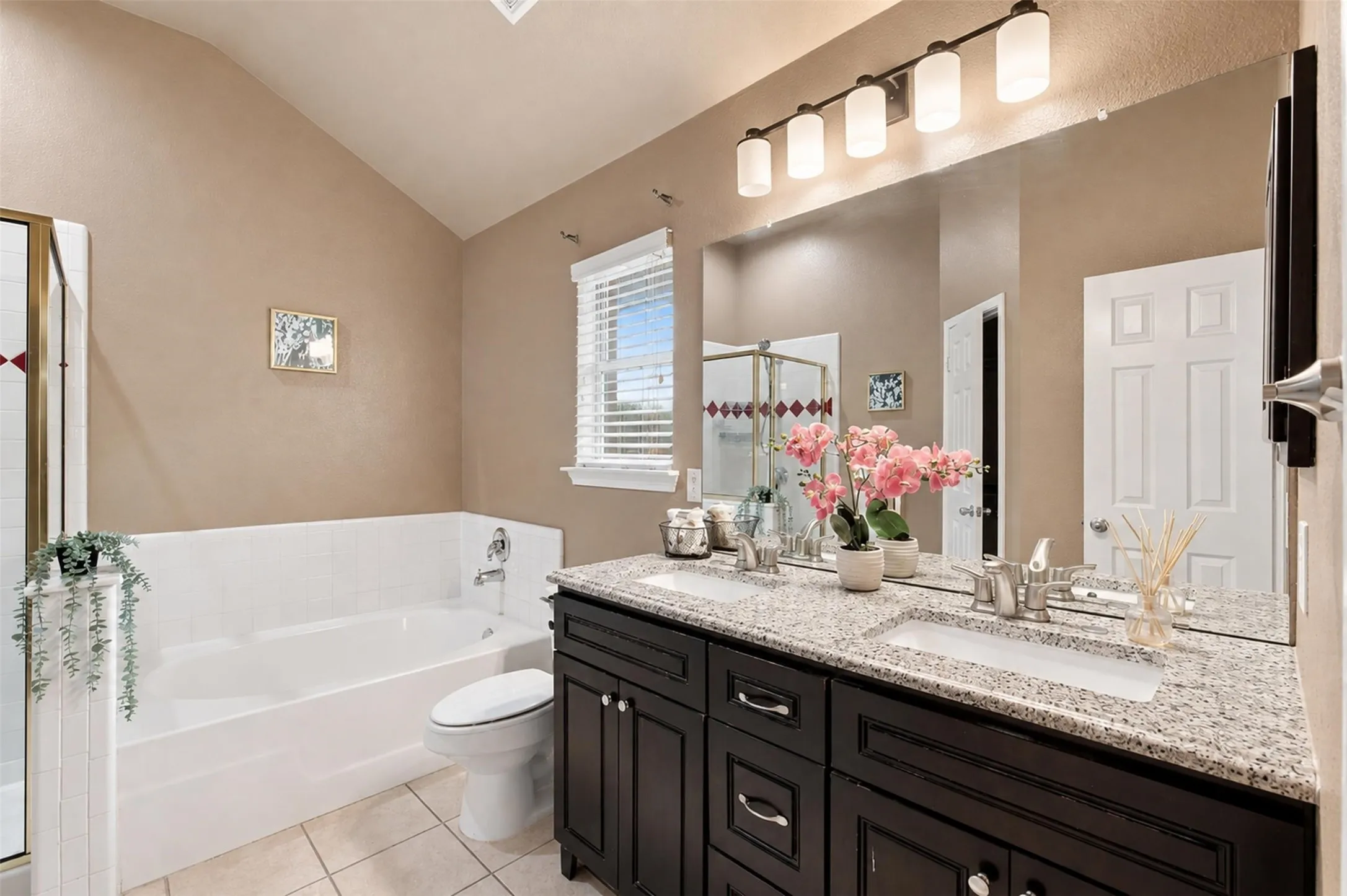 Single Family Residence For Sale in Tarrant County , 4812 Stetson Drive S, Fort Worth, Texas 76244, 3 Bedroom, 2 Bathroom, 2 Garage spaces, 1,532 Sqft, built in 2001, mls#21363089, Real Estate Agent in Fort Worth, Homes For Sale in Tarrant county, Homes For Sale in Fort Worth, Realtor in Fort Worth Texas, Real Estate Brokerage Independent Realty Texas, Luminita Cordes Realtor