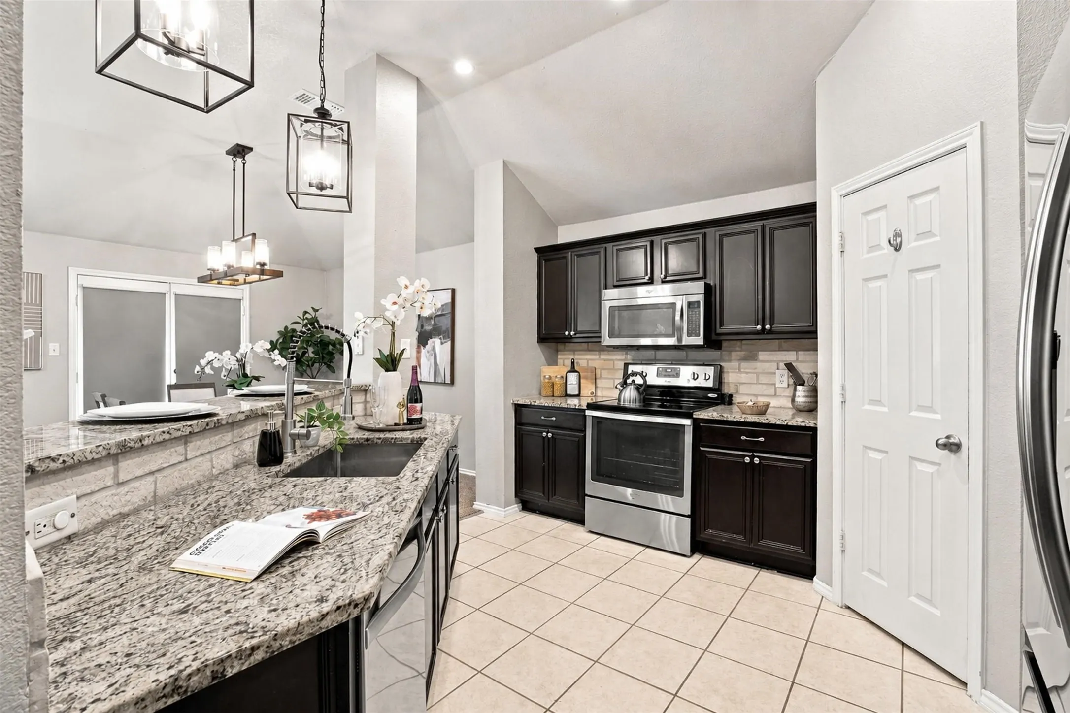 Single Family Residence For Sale in Tarrant County , 4812 Stetson Drive S, Fort Worth, Texas 76244, 3 Bedroom, 2 Bathroom, 2 Garage spaces, 1,532 Sqft, built in 2001, mls#21363089, Real Estate Agent in Fort Worth, Homes For Sale in Tarrant county, Homes For Sale in Fort Worth, Realtor in Fort Worth Texas, Real Estate Brokerage Independent Realty Texas, Luminita Cordes Realtor