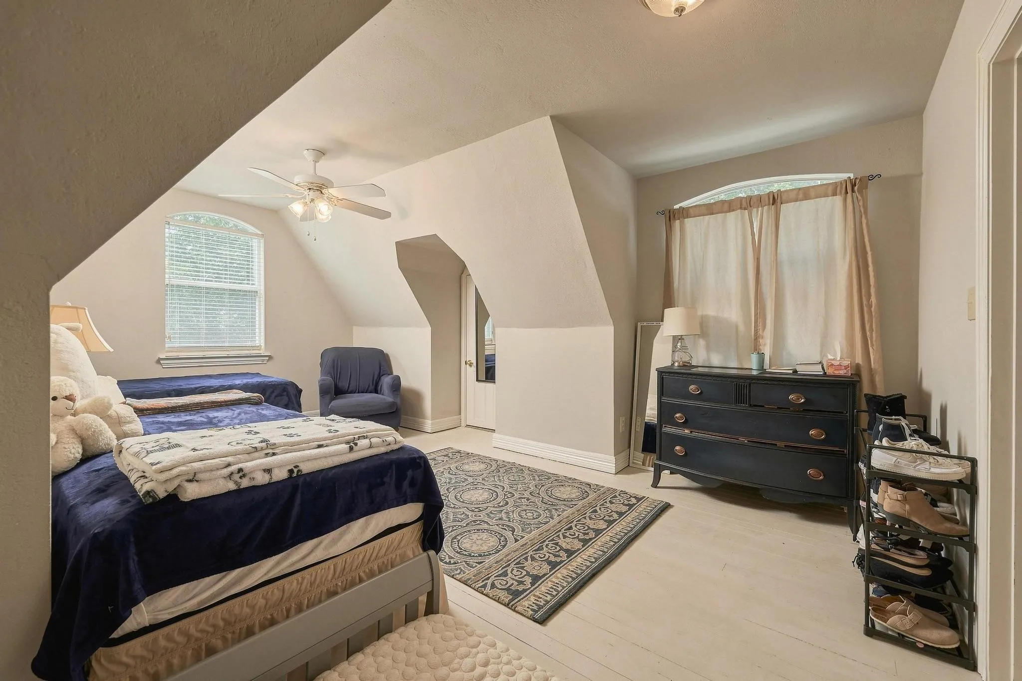 Single Family Residence For Sale in Grayson County , 605 S Bond Street, Whitewright, Texas 75491, 4 Bedroom, 3 Bathroom, 1 Garage spaces, 3,716 Sqft, built in 1910, mls#21369395, Real Estate Agent in Whitewright, Homes For Sale in Grayson county, Homes For Sale in Whitewright, Realtor in Whitewright Texas, Real Estate Brokerage Independent Realty Texas, Luminita Cordes Realtor