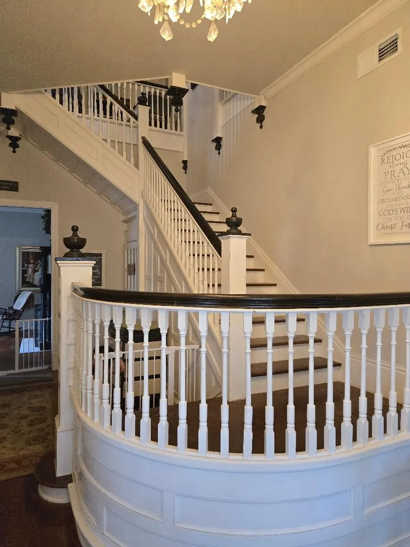 Single Family Residence For Sale in Grayson County , 605 S Bond Street, Whitewright, Texas 75491, 4 Bedroom, 3 Bathroom, 1 Garage spaces, 3,716 Sqft, built in 1910, mls#21369395, Real Estate Agent in Whitewright, Homes For Sale in Grayson county, Homes For Sale in Whitewright, Realtor in Whitewright Texas, Real Estate Brokerage Independent Realty Texas, Luminita Cordes Realtor
