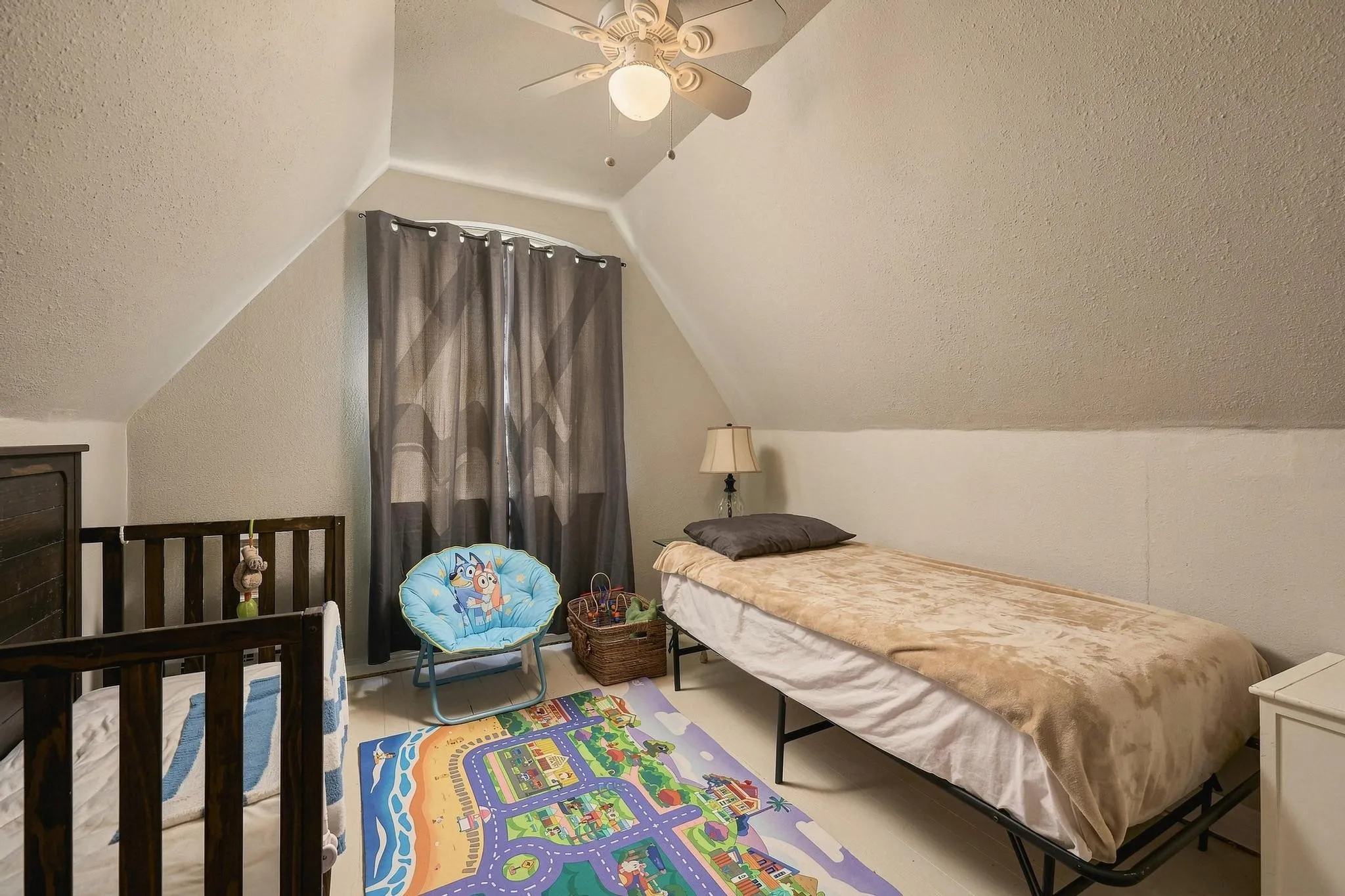 4th bedroom with plenty space and closet