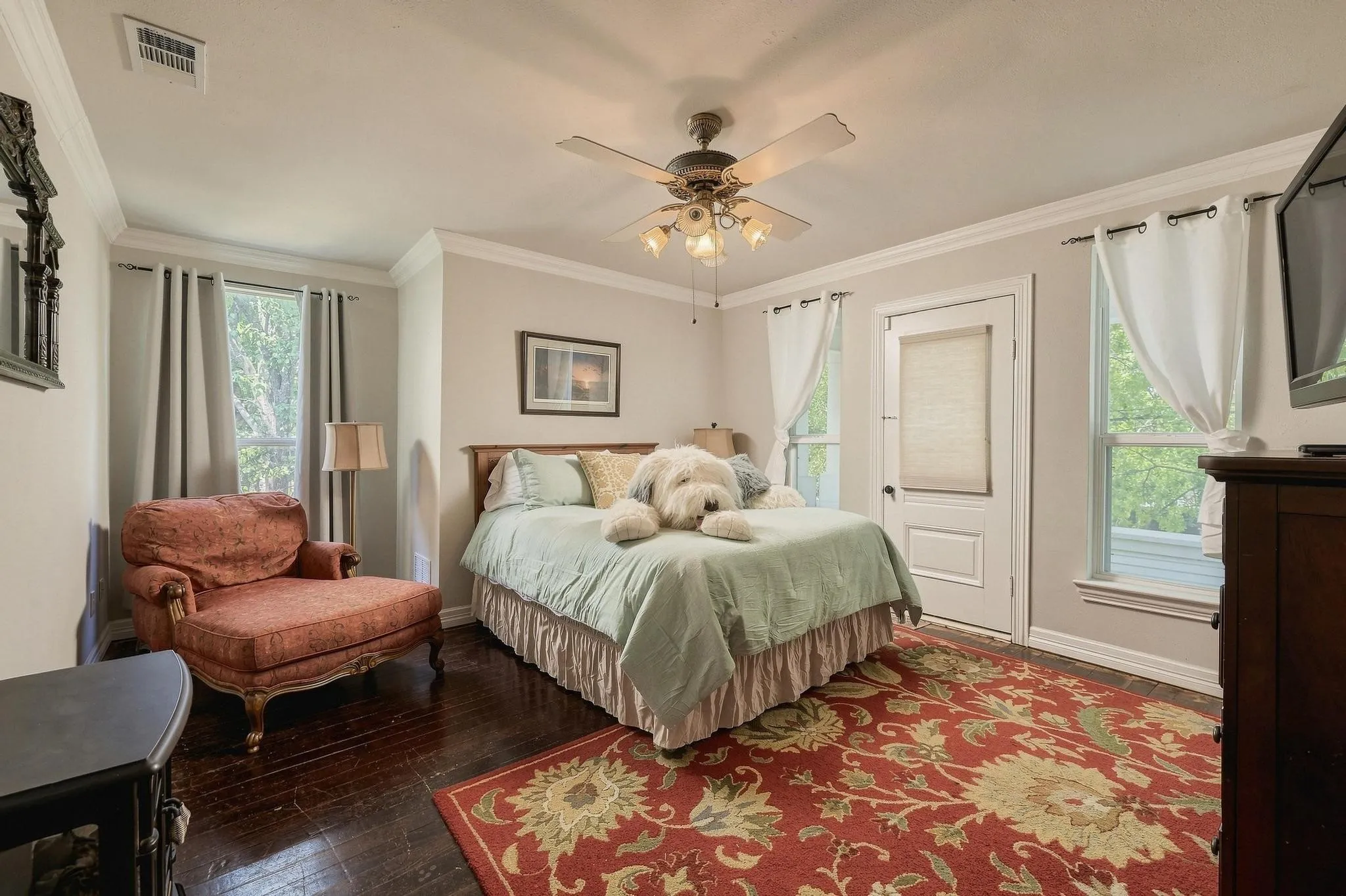 Large  2nd bedroom with chase lounger