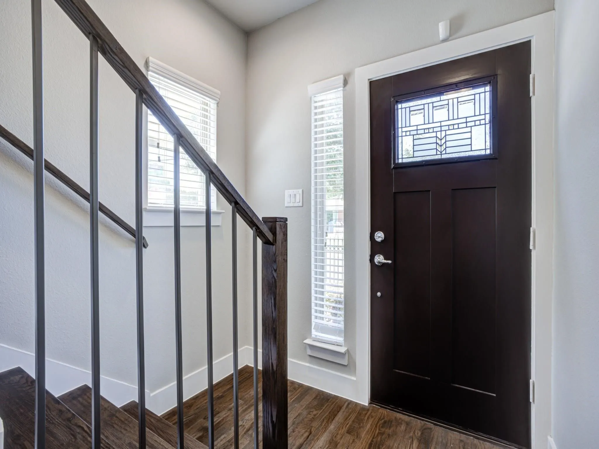 Townhouse For Rent in Dallas County , 1303 Palm Canyon Drive, Dallas, Texas 75204, 2 Bedroom, 3 Bathroom, 2 Garage spaces, 1,790 Sqft, built in 2015, mls#21369793, Real Estate Agent in Dallas, Homes For Rent in Dallas county, Homes For Rent in Dallas, Realtor in Dallas Texas, Real Estate Brokerage Independent Realty Texas, Luminita Cordes Realtor