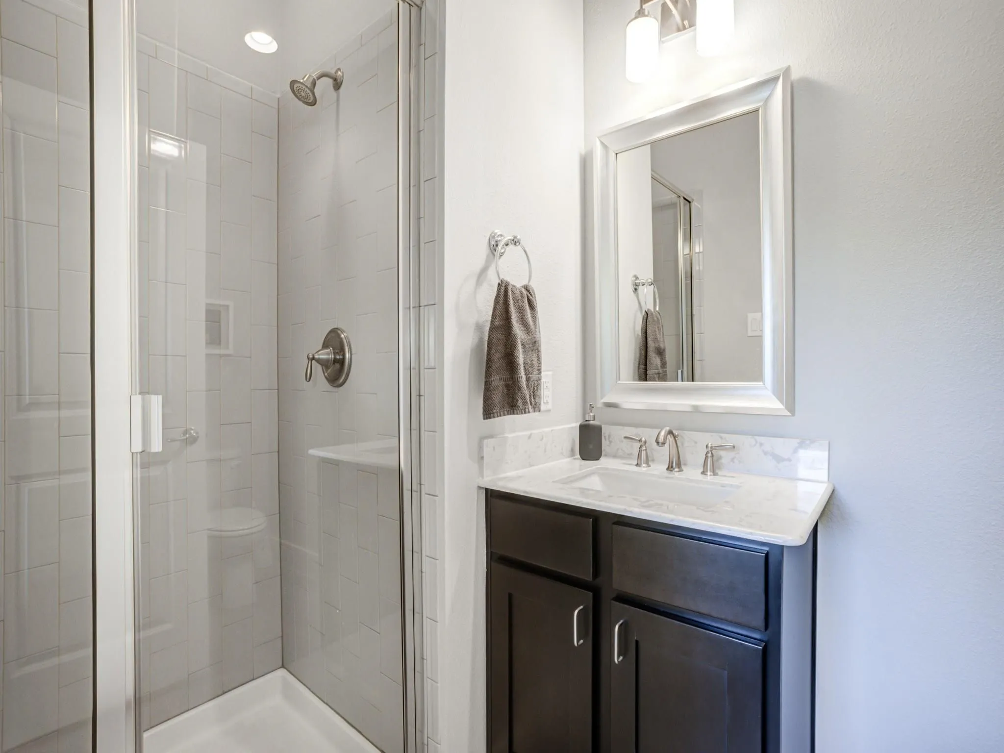 Townhouse For Rent in Dallas County , 1303 Palm Canyon Drive, Dallas, Texas 75204, 2 Bedroom, 3 Bathroom, 2 Garage spaces, 1,790 Sqft, built in 2015, mls#21369793, Real Estate Agent in Dallas, Homes For Rent in Dallas county, Homes For Rent in Dallas, Realtor in Dallas Texas, Real Estate Brokerage Independent Realty Texas, Luminita Cordes Realtor