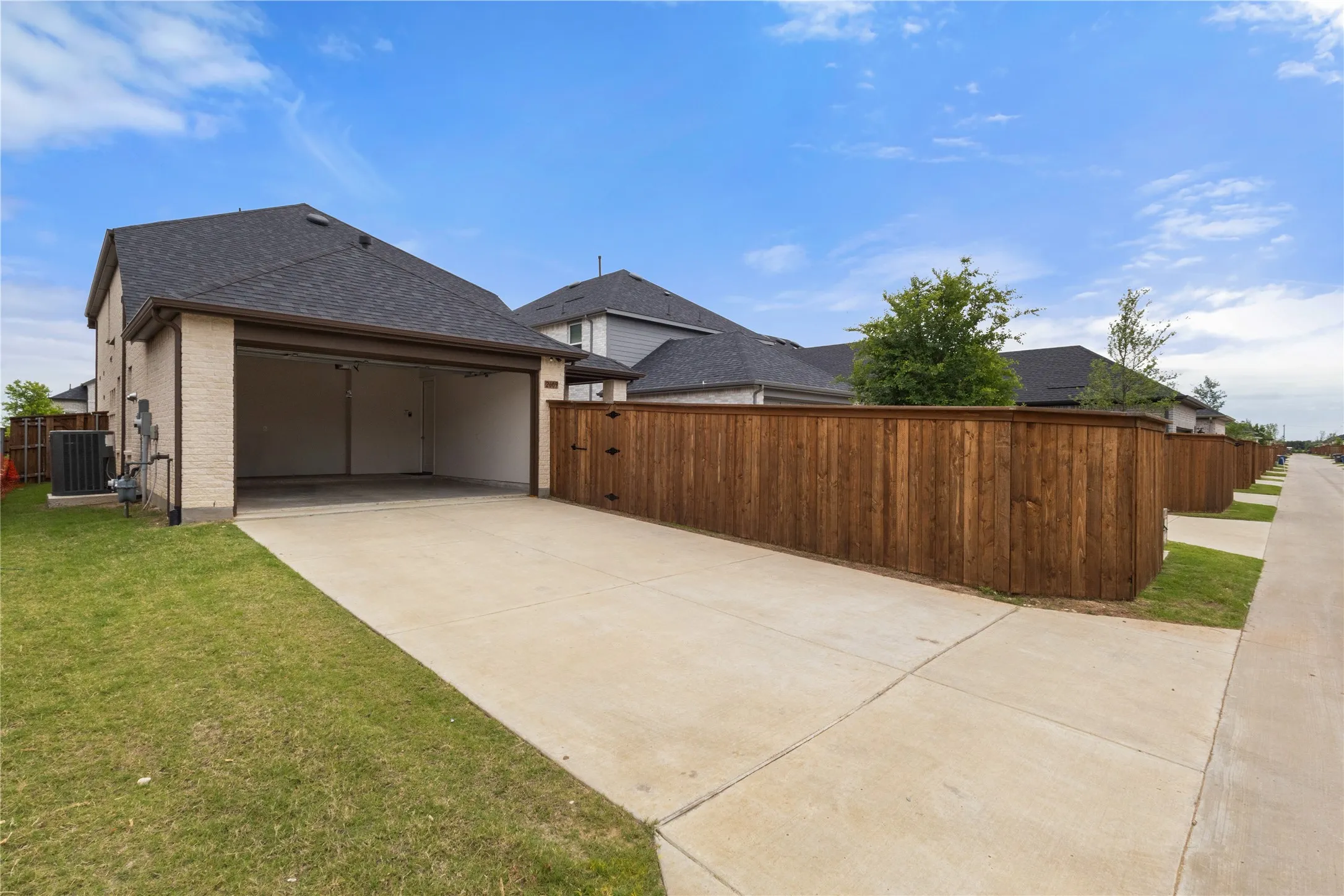 Single Family Residence For Rent in Collin County , 2609 Holland Court, Celina, Texas 75009, 4 Bedroom, 3 Bathroom, 2 Garage spaces, 2,297 Sqft, built in 2023, mls#21369815, Real Estate Agent in Celina, Homes For Rent in Collin county, Homes For Rent in Celina, Realtor in Celina Texas, Real Estate Brokerage Independent Realty Texas, Luminita Cordes Realtor
