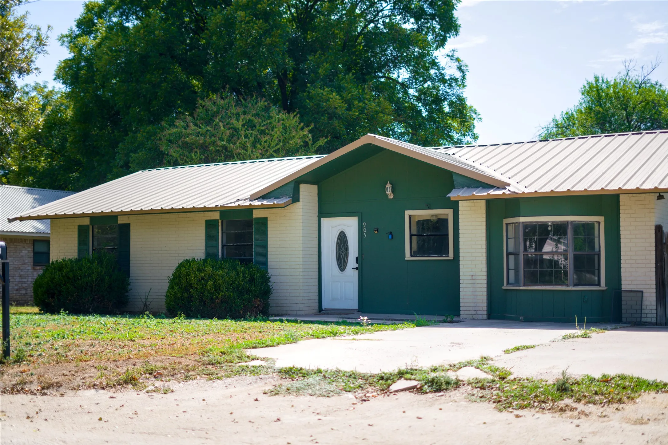 Single Family Residence For Sale in San Saba County , 905 N 9th Street, San Saba, Texas 76877, 4 Bedroom, 2 Bathroom, Garage spaces, 1,696 Sqft, built in 1998, mls#21368818, Real Estate Agent in San Saba, Homes For Sale in San Saba county, Homes For Sale in San Saba, Realtor in San Saba Texas, Real Estate Brokerage Independent Realty Texas, Luminita Cordes Realtor