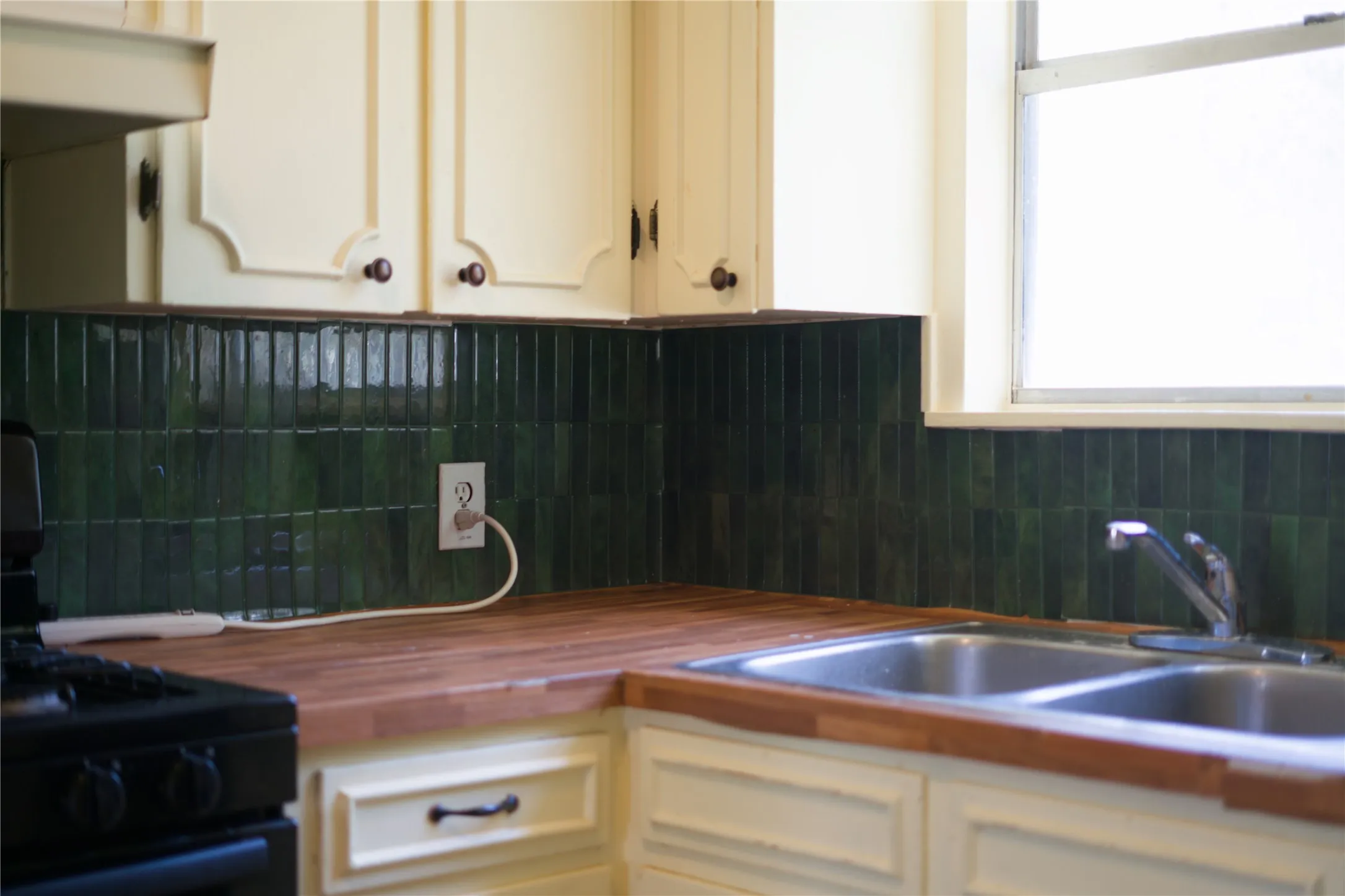 Single Family Residence For Sale in San Saba County , 905 N 9th Street, San Saba, Texas 76877, 4 Bedroom, 2 Bathroom, Garage spaces, 1,696 Sqft, built in 1998, mls#21368818, Real Estate Agent in San Saba, Homes For Sale in San Saba county, Homes For Sale in San Saba, Realtor in San Saba Texas, Real Estate Brokerage Independent Realty Texas, Luminita Cordes Realtor