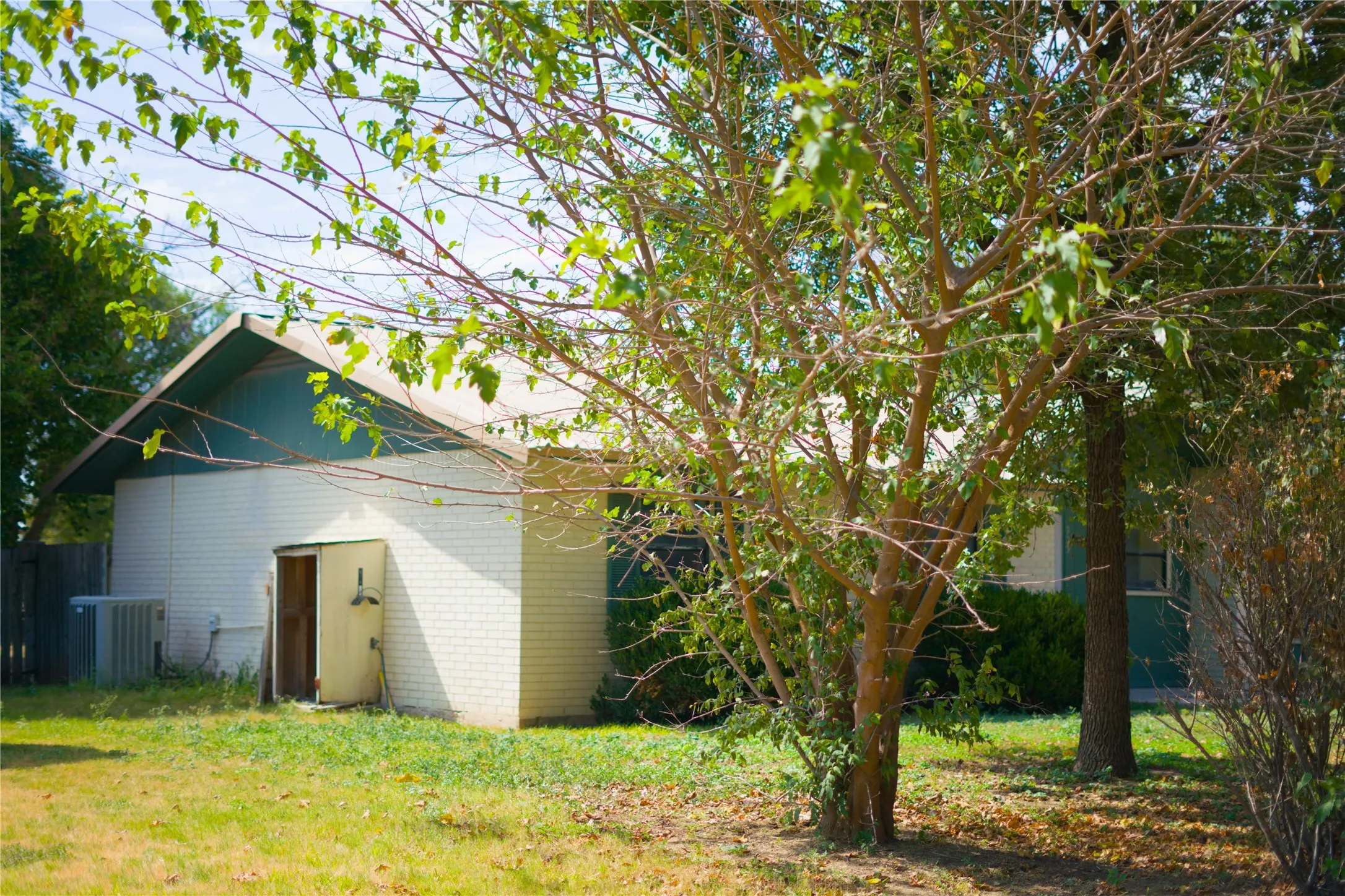 Single Family Residence For Sale in San Saba County , 905 N 9th Street, San Saba, Texas 76877, 4 Bedroom, 2 Bathroom, Garage spaces, 1,696 Sqft, built in 1998, mls#21368818, Real Estate Agent in San Saba, Homes For Sale in San Saba county, Homes For Sale in San Saba, Realtor in San Saba Texas, Real Estate Brokerage Independent Realty Texas, Luminita Cordes Realtor