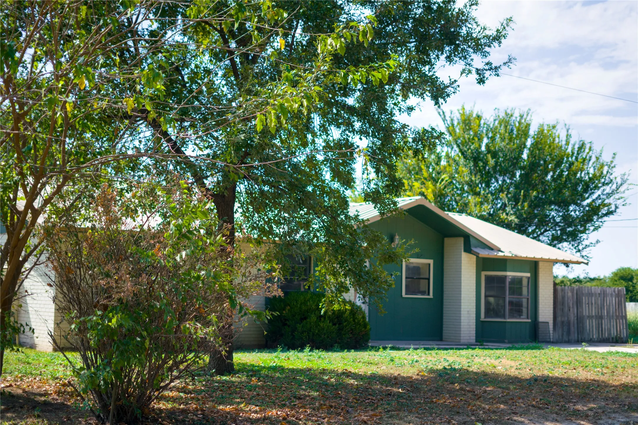Single Family Residence For Sale in San Saba County , 905 N 9th Street, San Saba, Texas 76877, 4 Bedroom, 2 Bathroom, Garage spaces, 1,696 Sqft, built in 1998, mls#21368818, Real Estate Agent in San Saba, Homes For Sale in San Saba county, Homes For Sale in San Saba, Realtor in San Saba Texas, Real Estate Brokerage Independent Realty Texas, Luminita Cordes Realtor