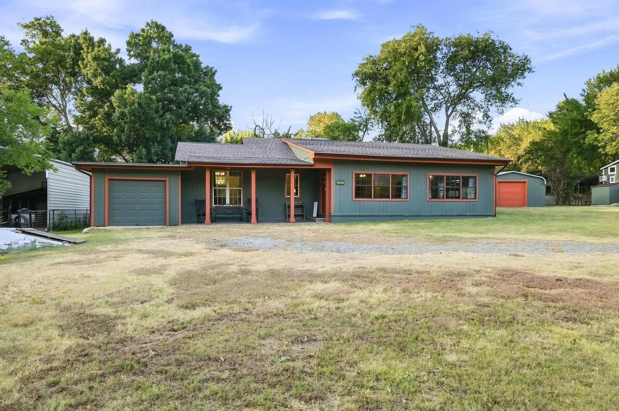 Single Family Residence For Sale in Grayson County , 1027 Paradise Cove Road, Pottsboro, Texas 75076, 3 Bedroom, 2 Bathroom, 2 Garage spaces, 1,640 Sqft, built in 1950, mls#21369277, Real Estate Agent in Pottsboro, Homes For Sale in Grayson county, Homes For Sale in Pottsboro, Realtor in Pottsboro Texas, Real Estate Brokerage Independent Realty Texas, Luminita Cordes Realtor